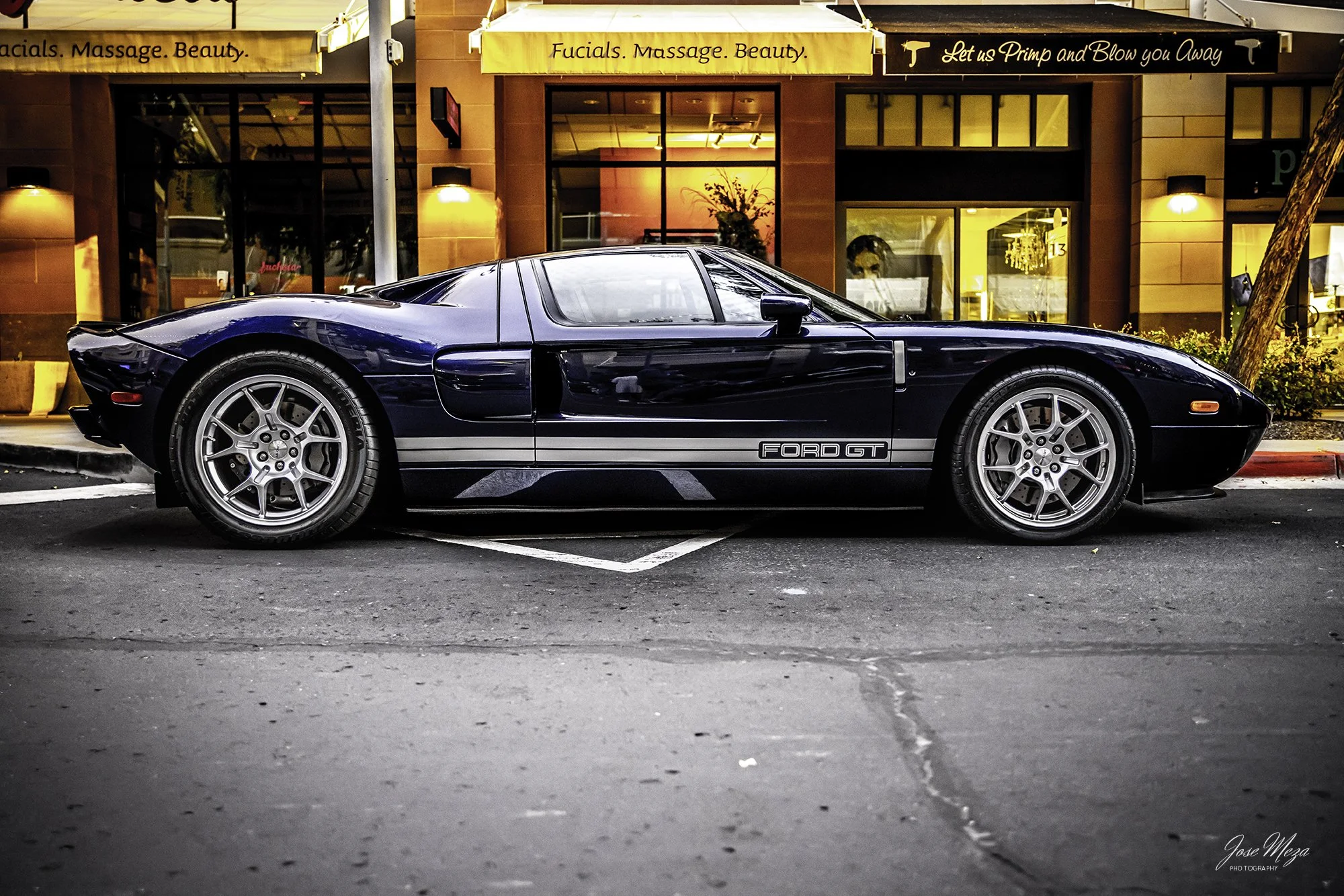 Ford GT_Dark Blue_Sideview.jpg
