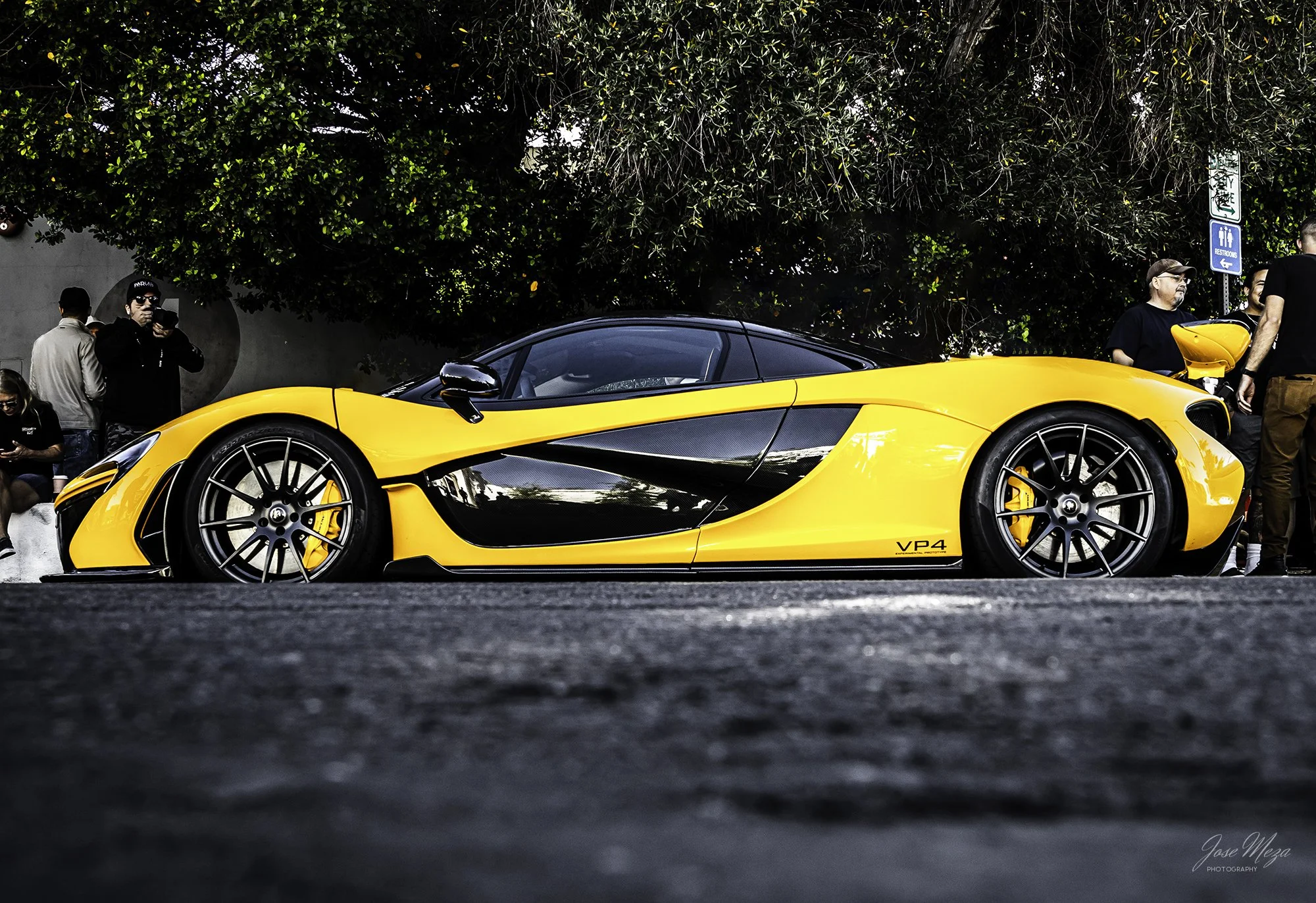 McLaren P1_Yellow_Sideview.jpg