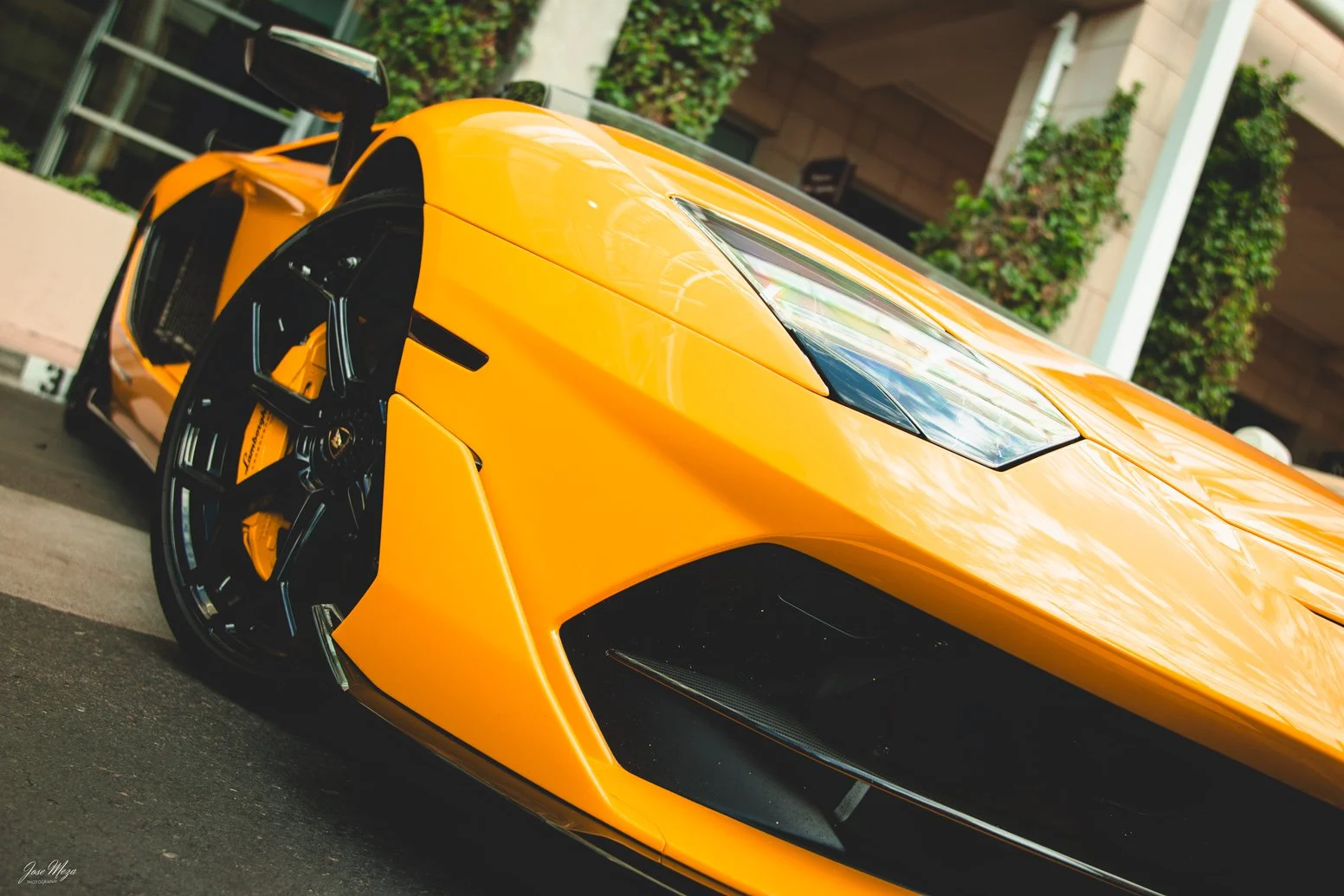 Lamborghini-Aventador_Yellow-7.jpg