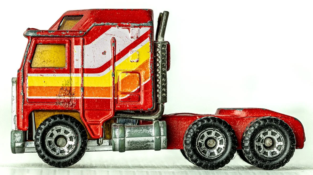 HotWheels-Red-Semi-Truck_Sideview.jpg