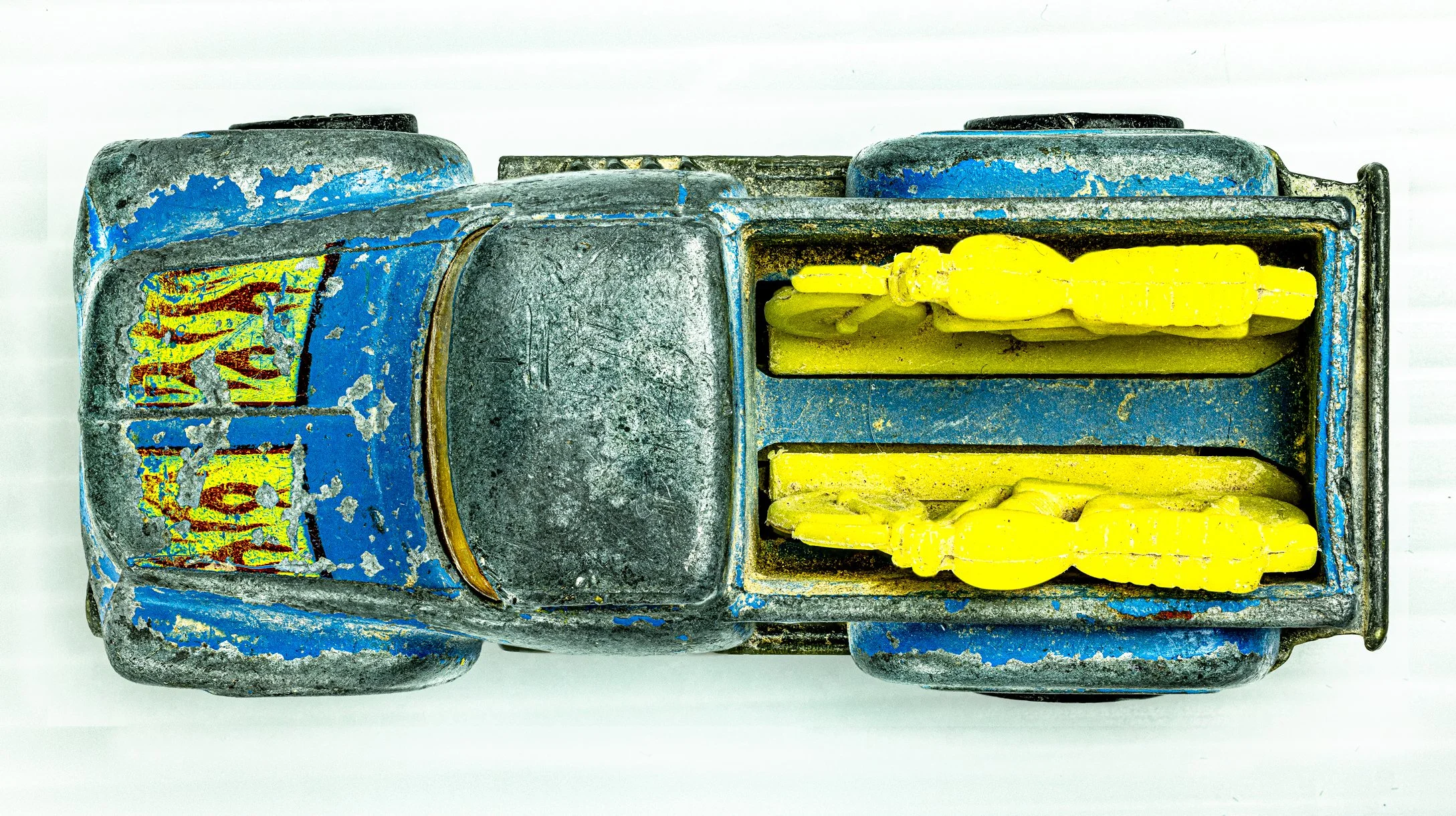 HotWheels-Old-Blue-Ford-Truck_bikes_Topview.jpg