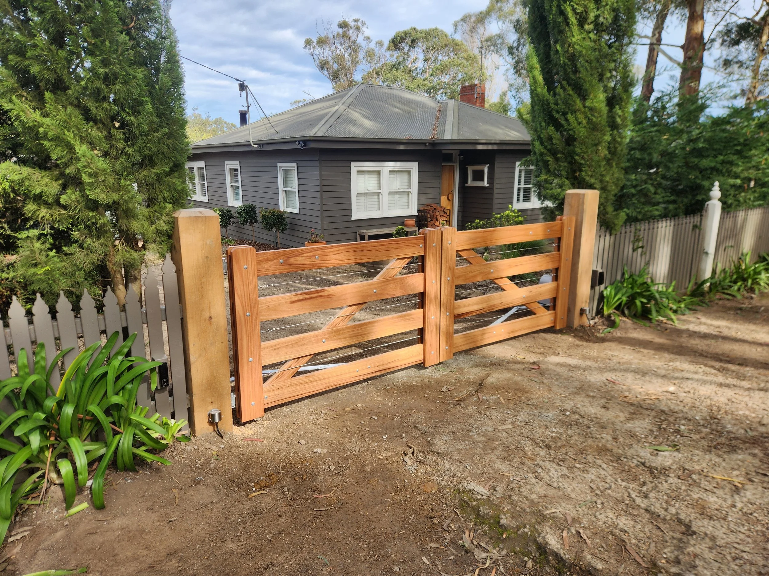 Wareham Double Swing Bolted - Cable.jpg