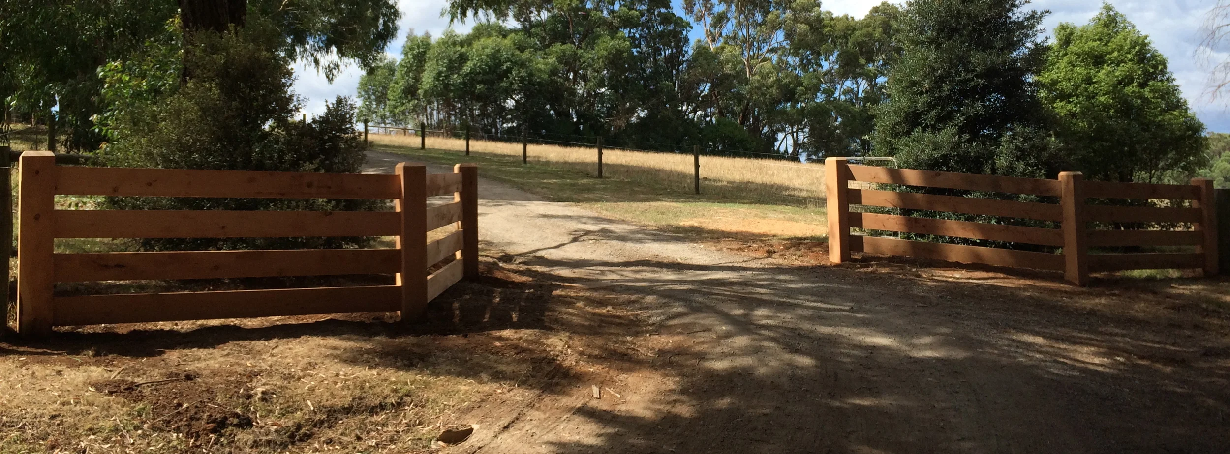 Automatic Timber Gates Gate Motors Gate Openers Diy Gate Motors Automation Post And Rail Fencing Electric Gate Openers Mornington Peninsula