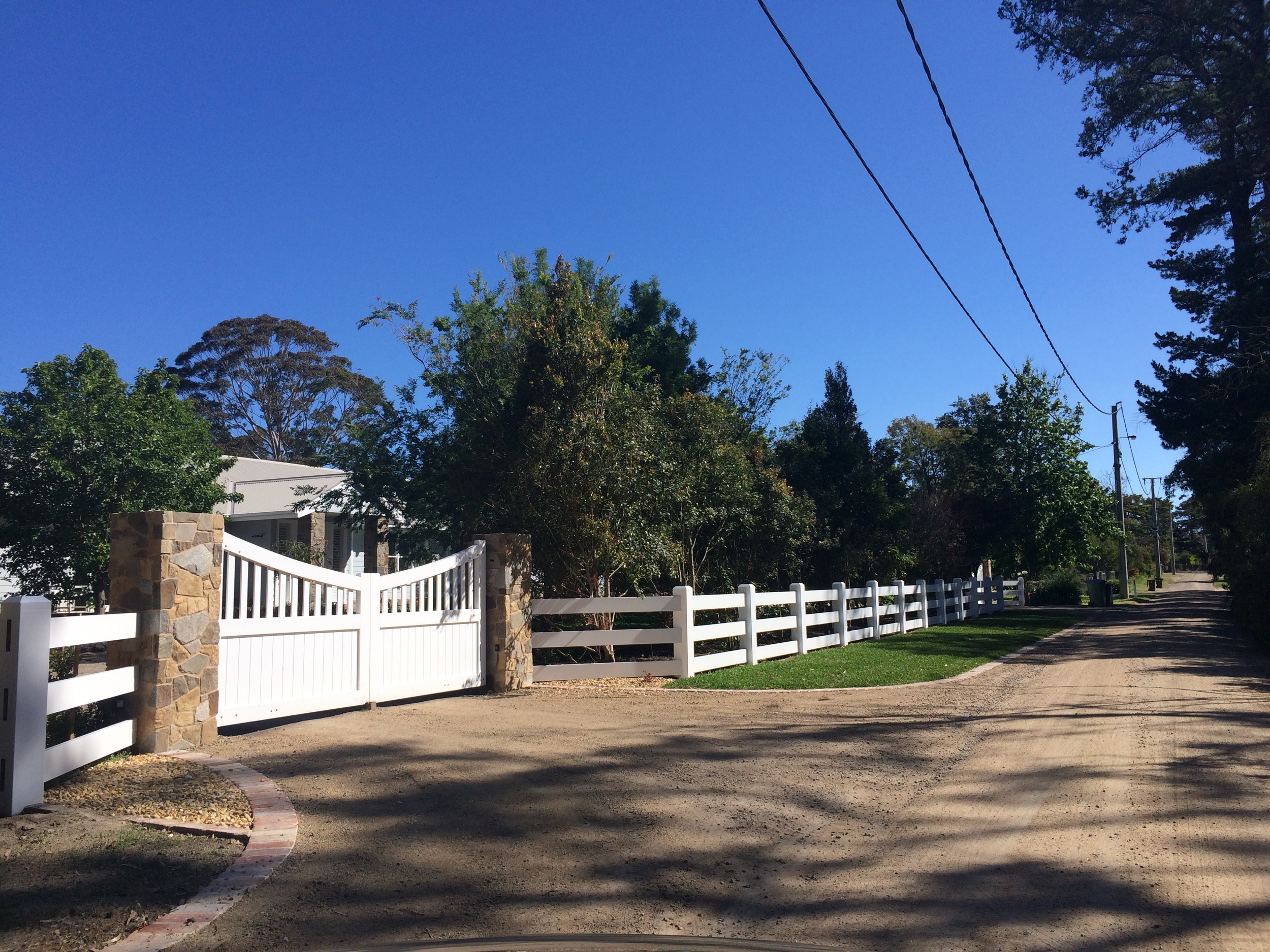 2 Sets of Double Automated Gates With Fence