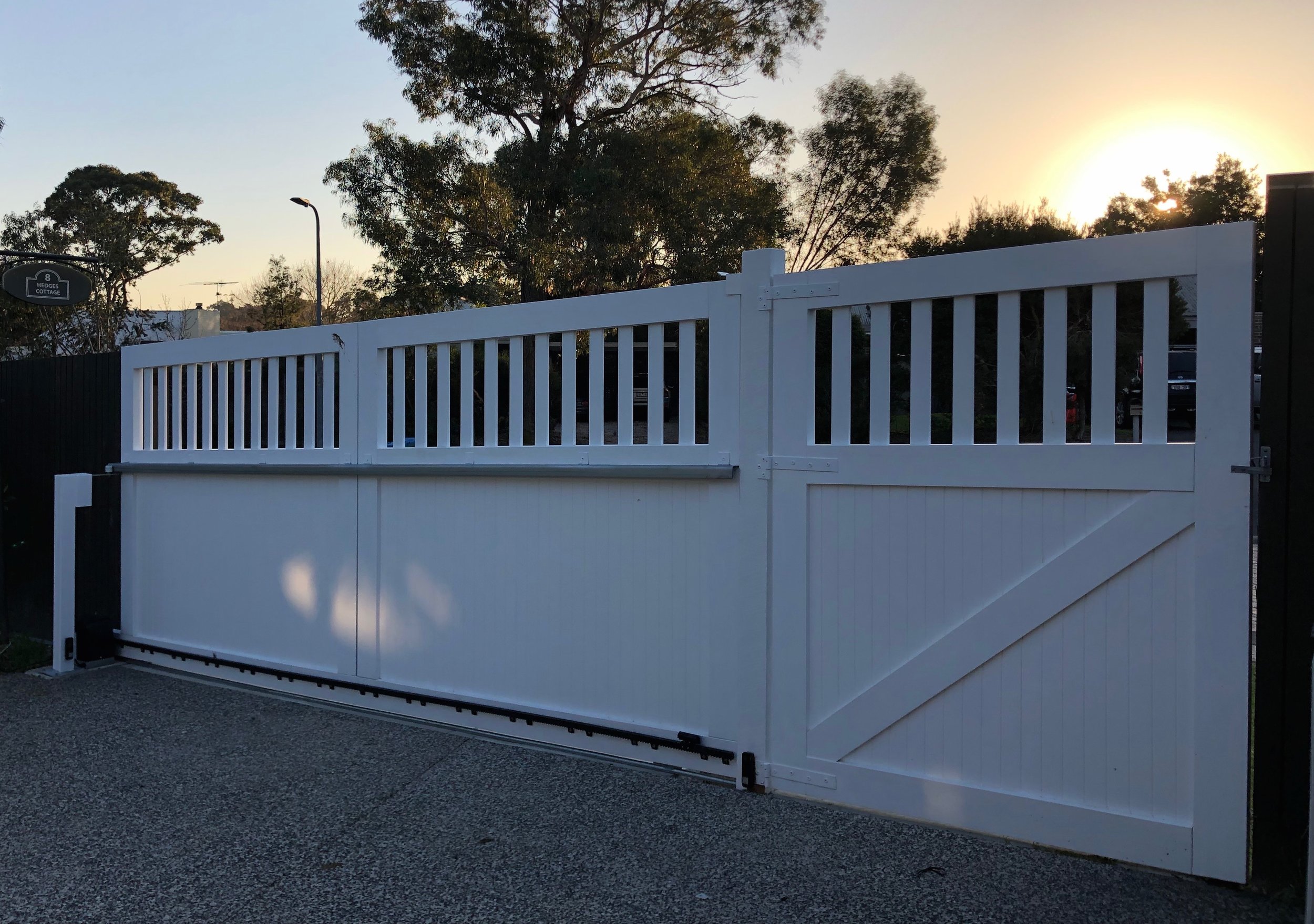 Angled sliding gate. Peninsula Timber Gates. (Back).jpg