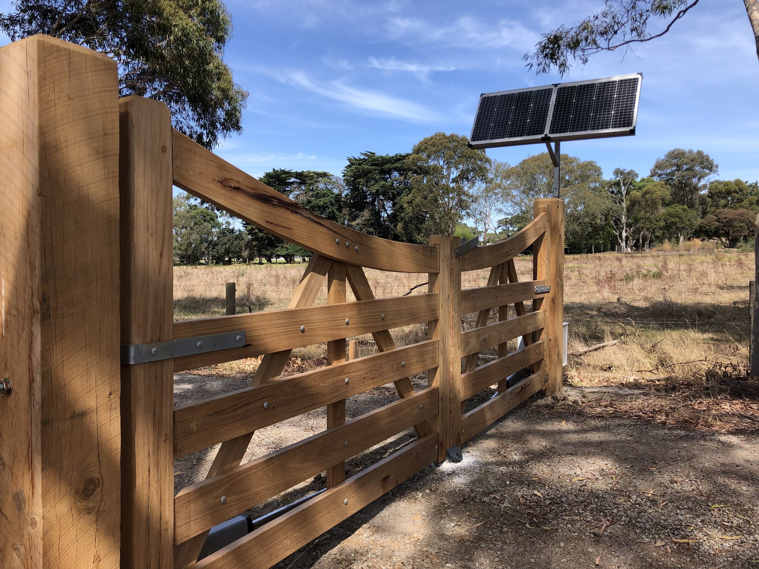 Solar powered timber gates.jpg Peninsula Timber Gates.jpg