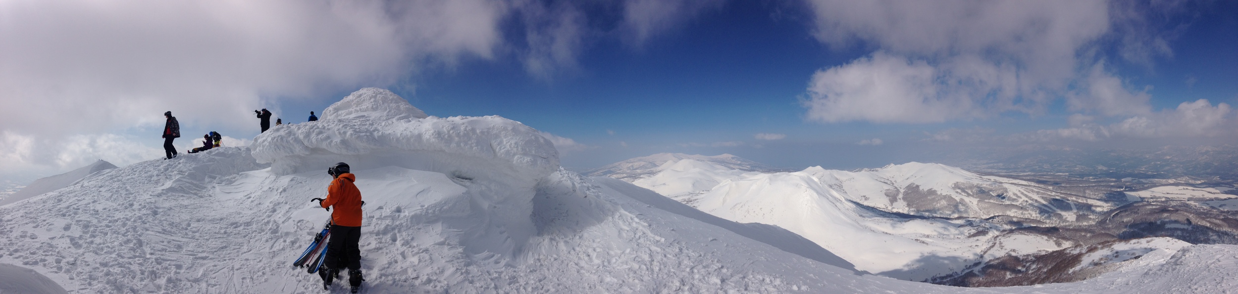  The Hutt on the summit buried in snow *** 