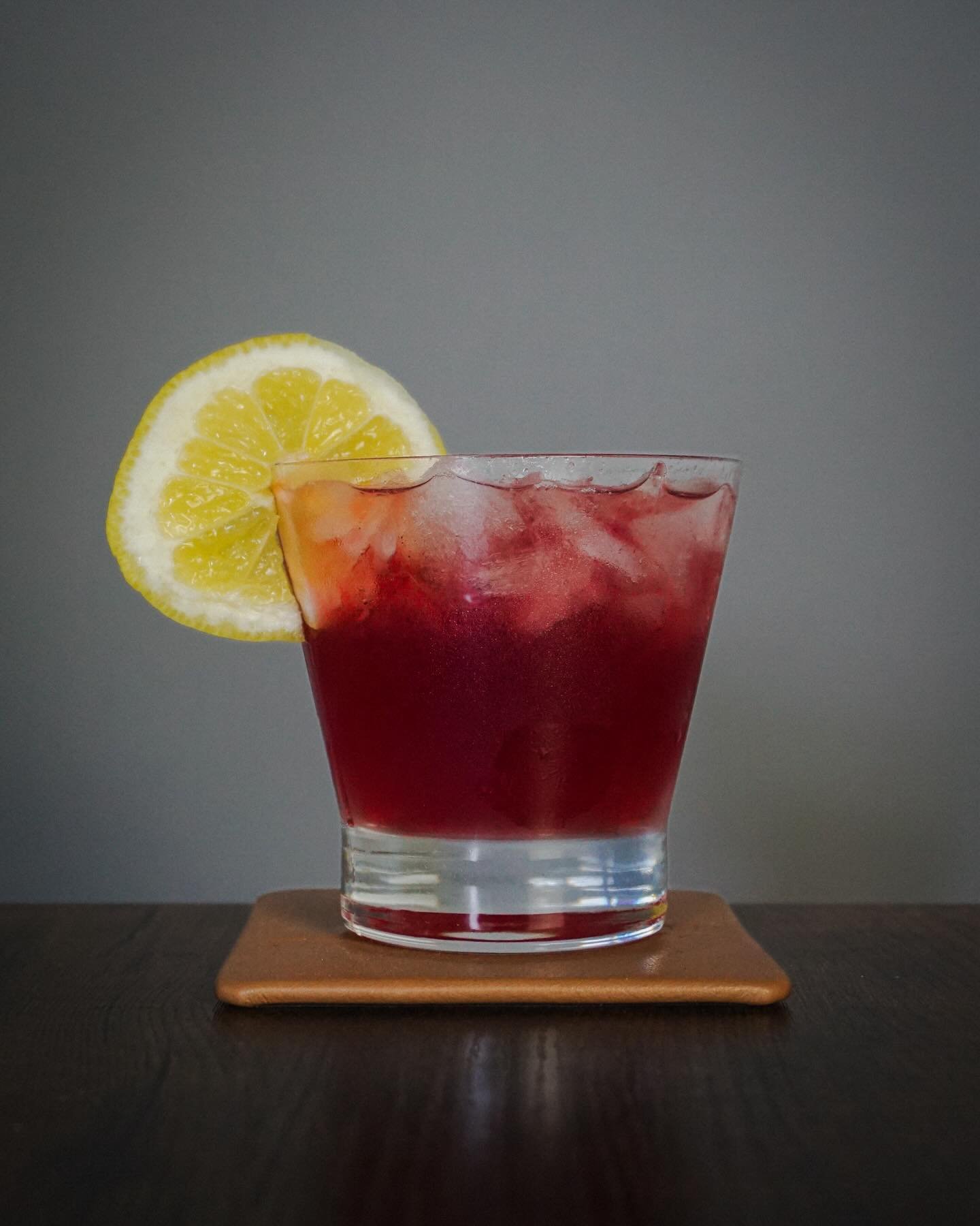 Tinto de Verano: the drink of the season for SS24. 🍷

There&rsquo;s no better way to exemplify classic simplicity in the summer than with a Tinto de Verano. It&rsquo;s the less pretentious cousin of Sangria. Consisting of: 

&bull; 3-4 Ice Cubes
&bu