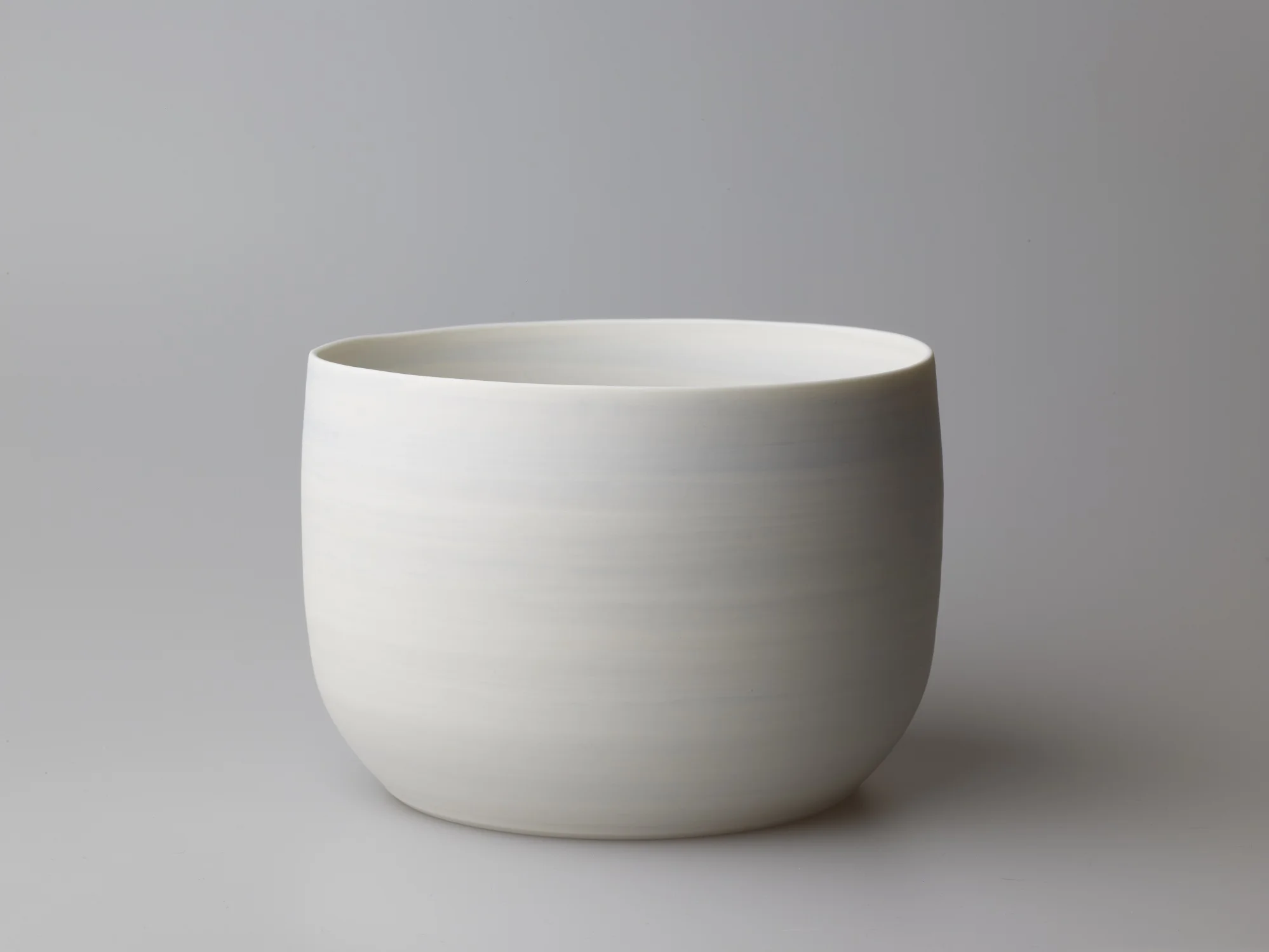 Large Light Blue and White Flat Bottomed Bowl 17 x 13 cm £110