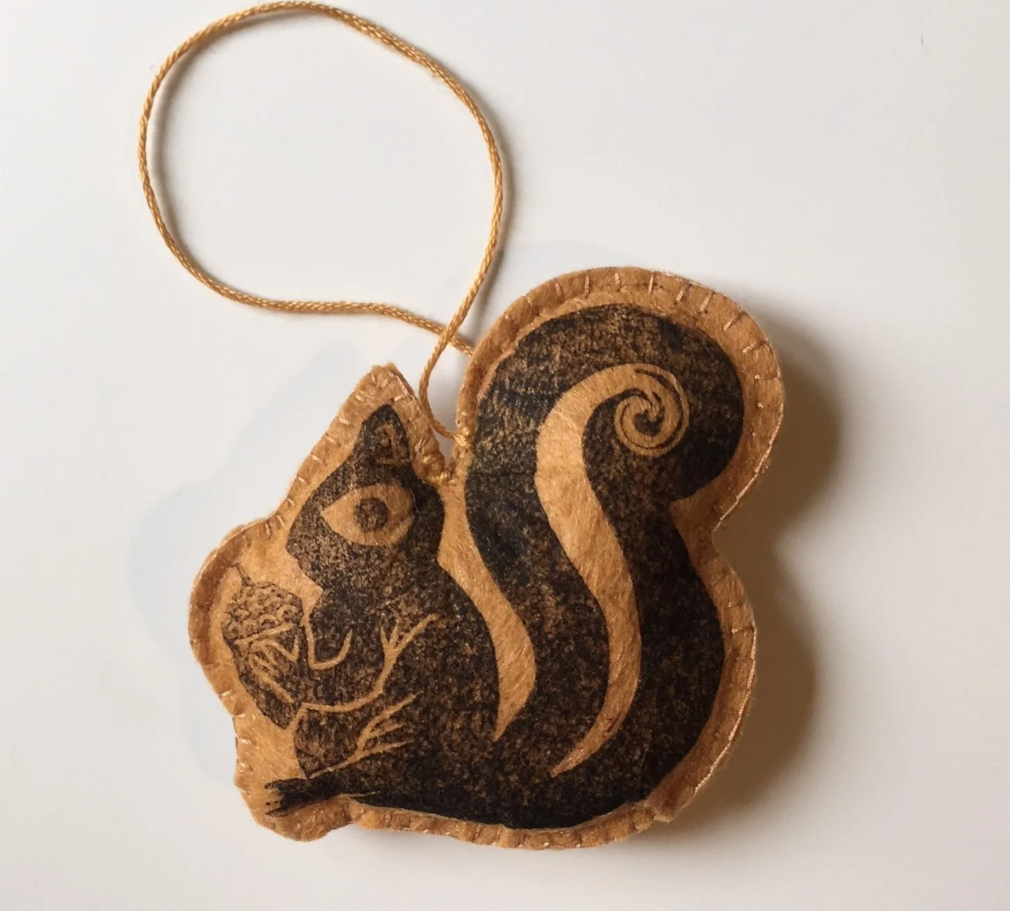 Squirrel Brown Ornament Lino £6