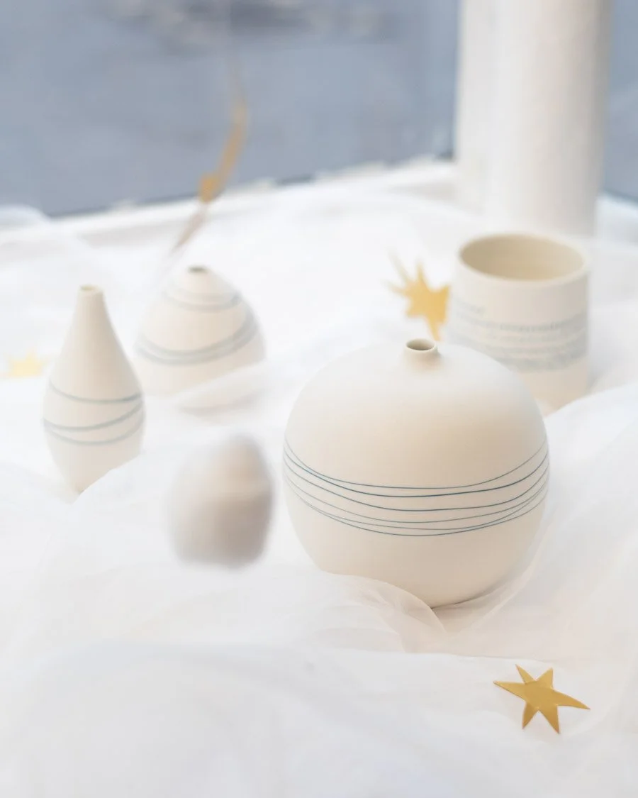 Yael Rosenberg's ceramics are looking great in our wintery display with their smooth porcelain surface and clean lines created with blue slip ✨

The artists featured in our window will be changing throughout the season, so if your in Cambridge pop by