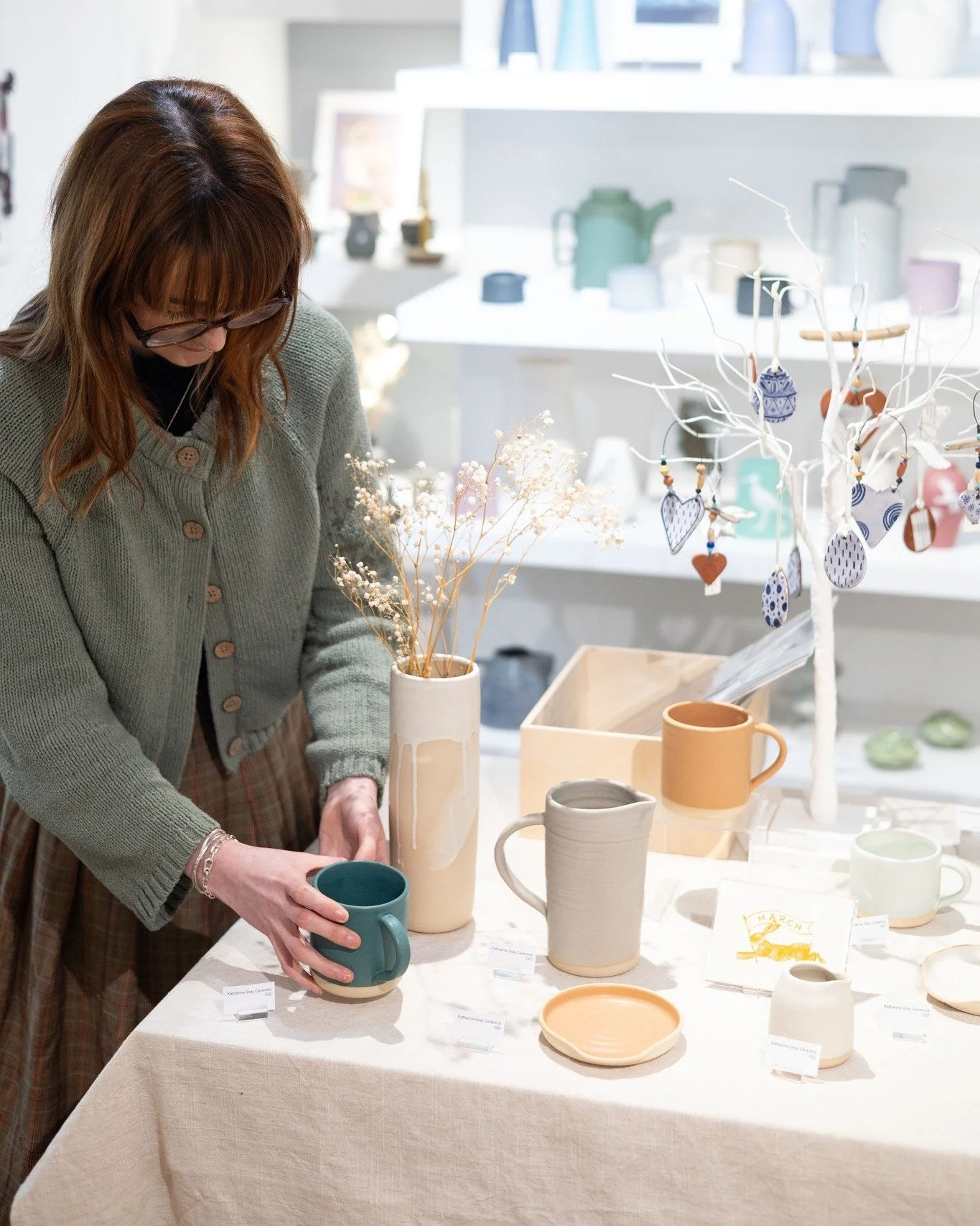 We're refreshing our display with a new delivery from Katharine Gray Ceramics! We love the mark making on her new vases and the calming colour pallet which pairs wonderfully with Shoreline Ceramic's work. 

Pop by and take a look this weekend, you mi