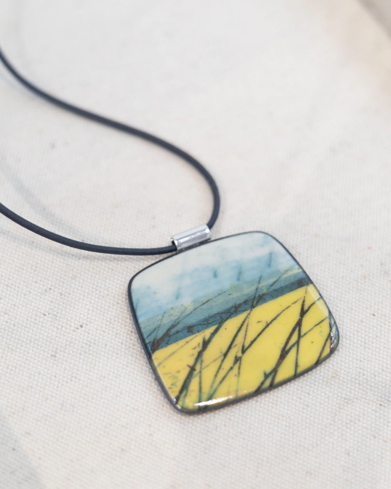 A beautiful new delivery of Karen Howarth jewellery has arrived! Like little framed pieces of art you can wear, each piece is handcrafted from porcelain. Karen brings her passion for nature into every piece. 

@karenhowarthceramics 

#porcelainjewell