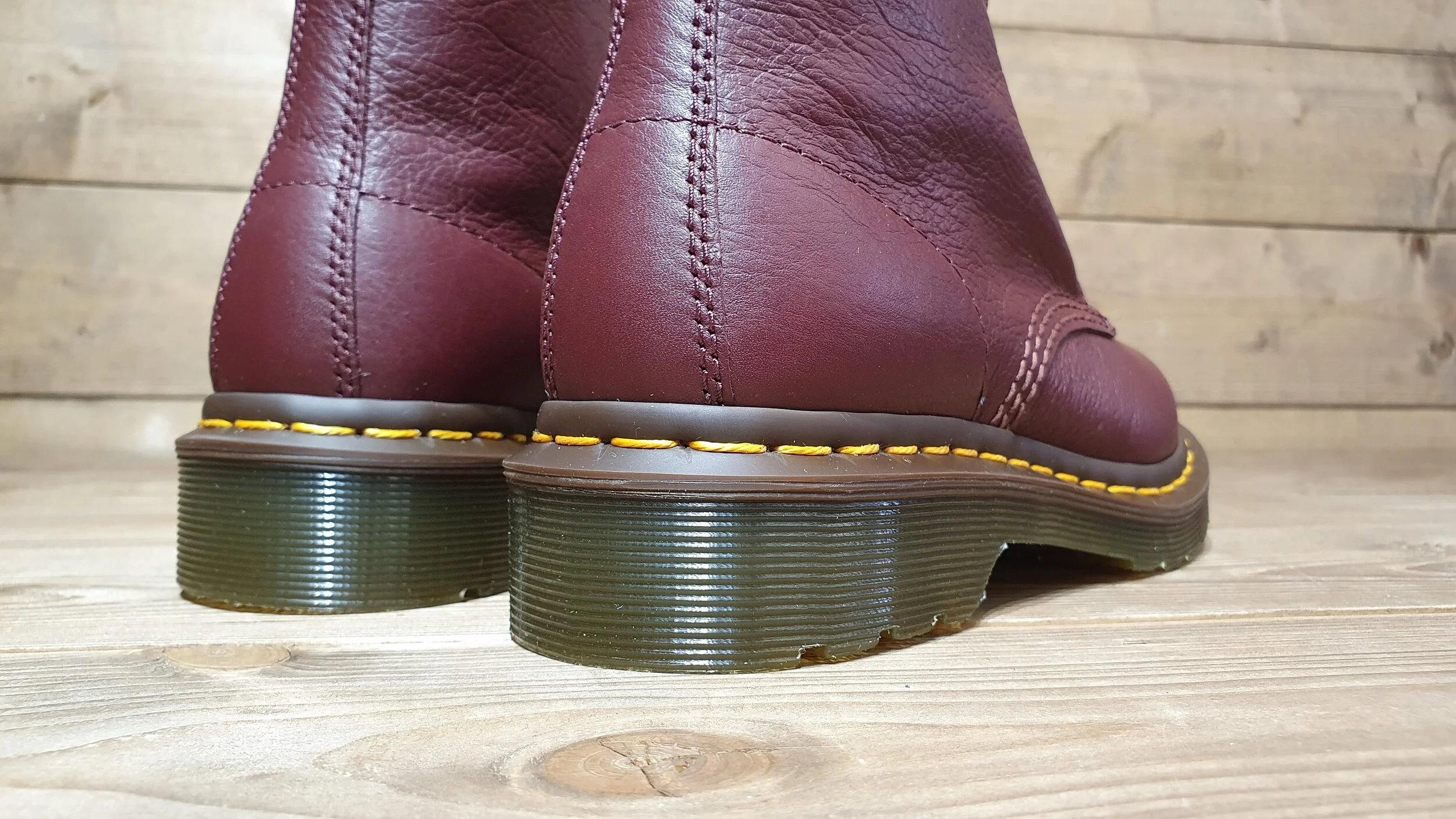 1460 pascal virginia cherry red