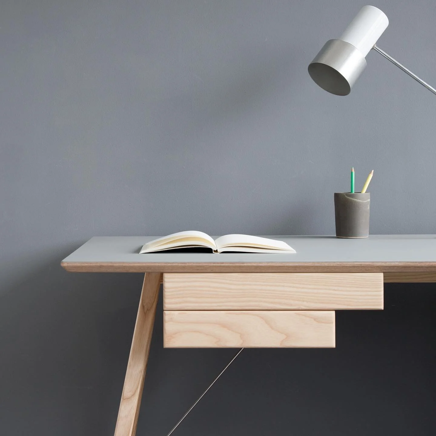 Having a workshop clear out and need to find a new home for this ex-display outline desk. 
Ash &amp; Grey 1.8 m Wide, great condition, retails at &pound;1750 but would be happy with half that, just make me an offer.
Dm me if you&rsquo;re interested!