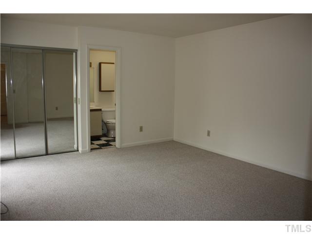 Brookberry_Drive,_246_-_Owner's_Bedroom.jpg