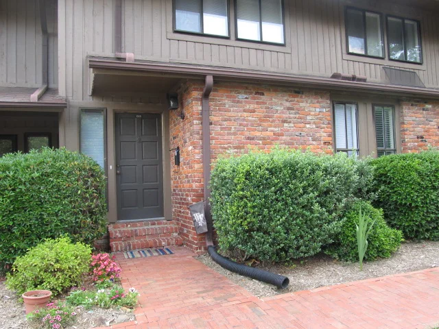 Oak Tree Drive, 1005 - Entrance.jpg