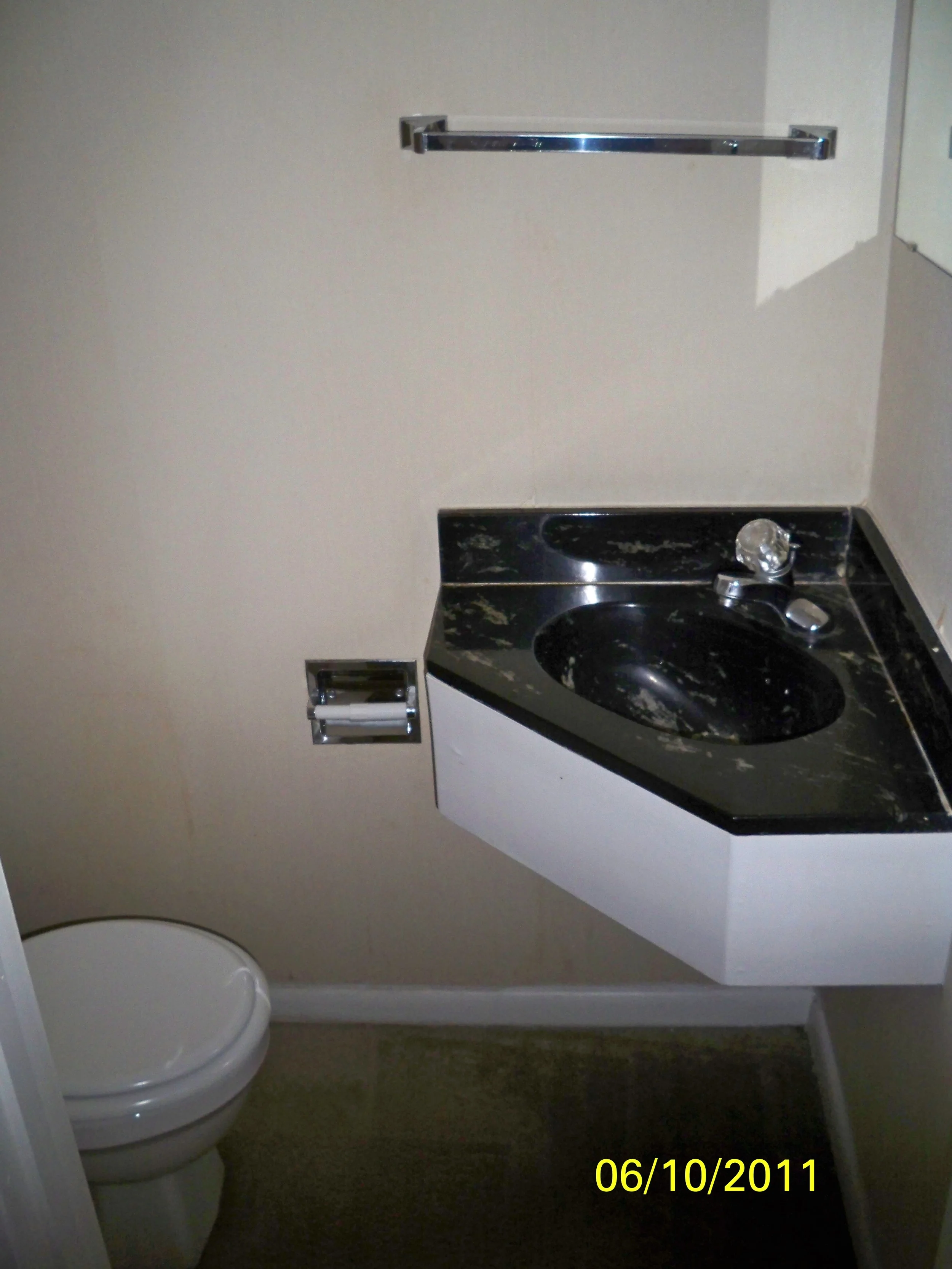 Oak Tree Drive, 1005 - Half Bath.jpg