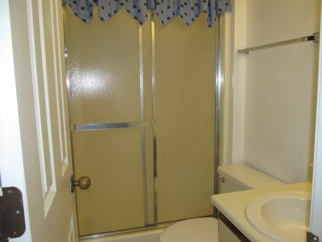 MLK Jr Blvd, 710-F10 - Bathroom.jpg