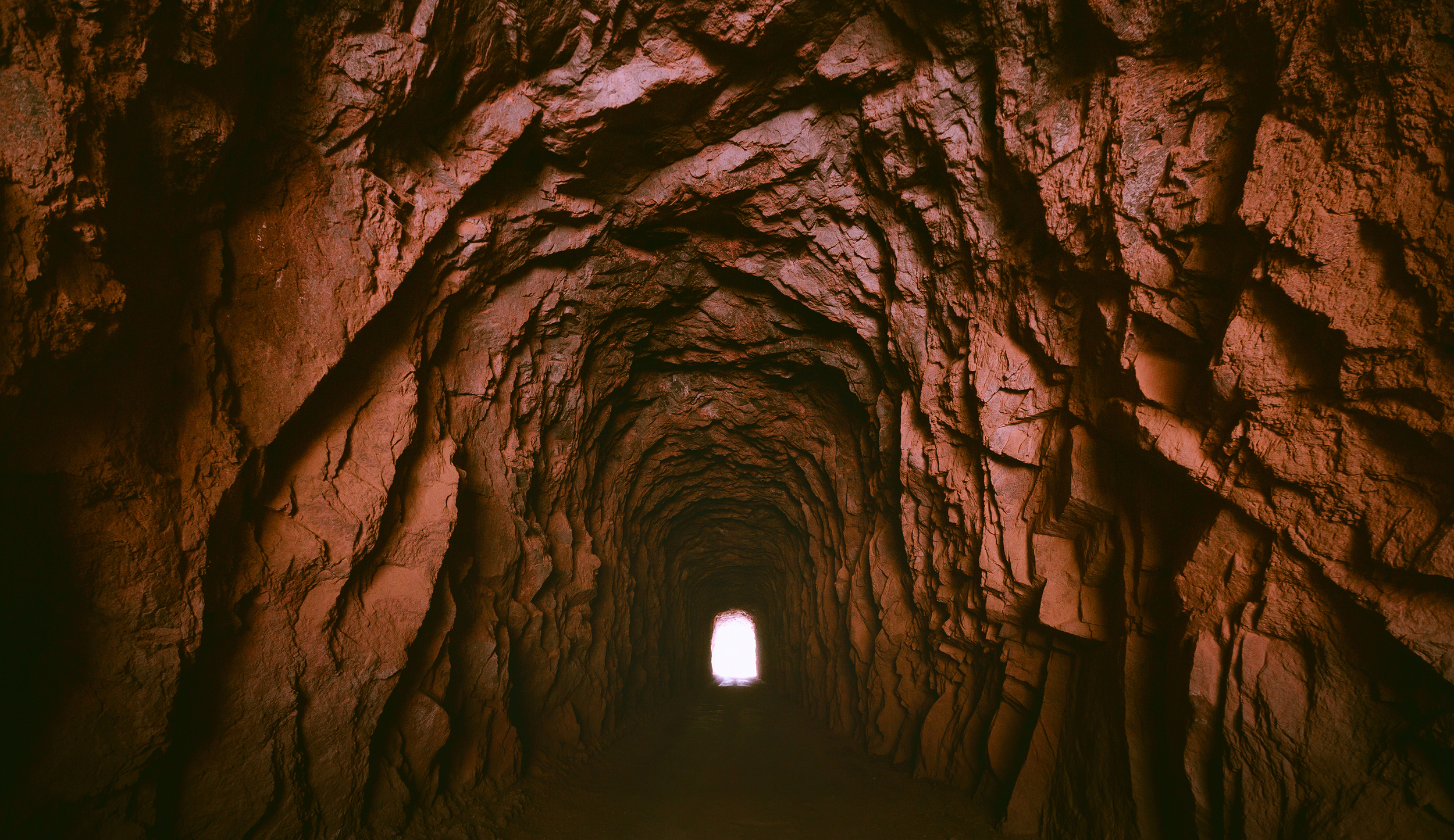 jonathanburkhart,oklahomacityphotographer,photography,colorado,gardenofthegods,woodlandpark,mountains,tunnel,12.jpg