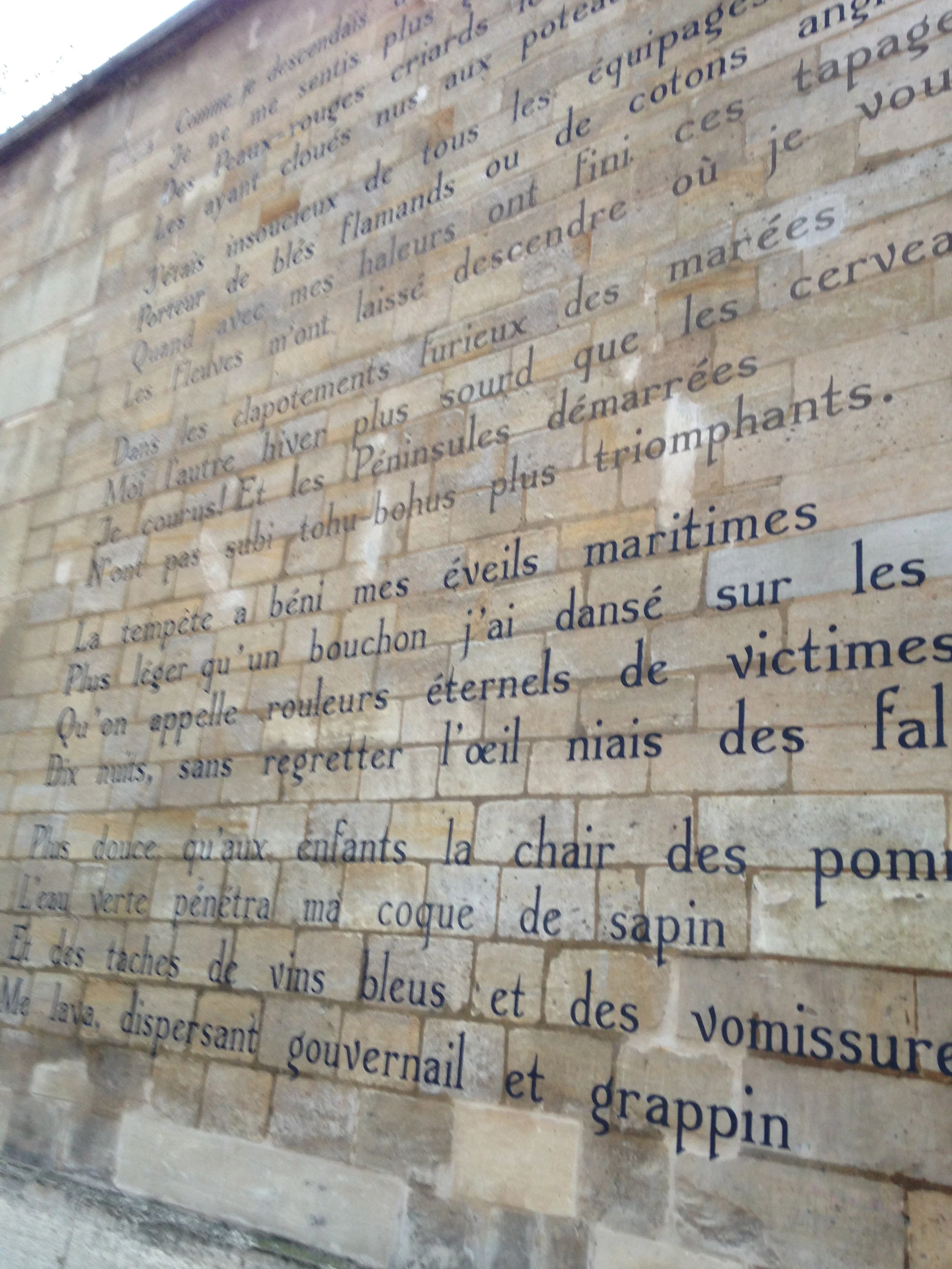 Rimbaud sur le mur 2.jpg