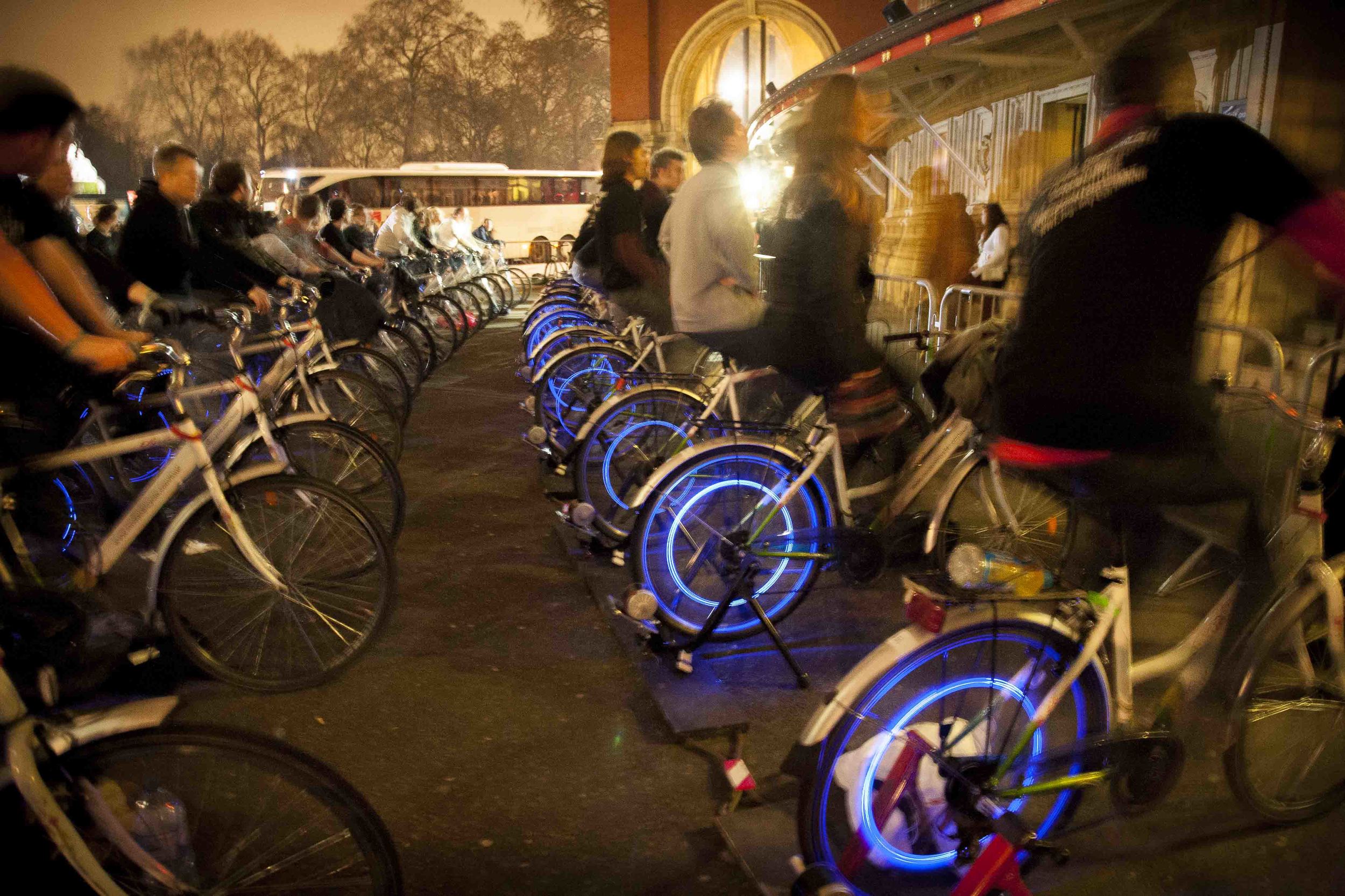  For Earth Hour 2011 in London, human energy lit up the Royal Albert Hall with images of endangered species including dolphins and tigers. &nbsp;Television presenter Kirsty Gallacher led a WWF-UK team of 60 cyclists in one of the largest human-powere