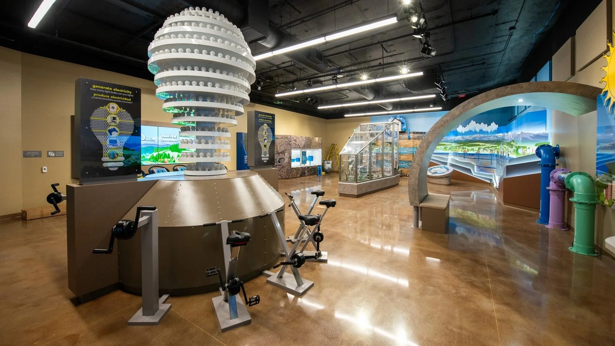 GIANT LIGHTBULB – ANAHEIM