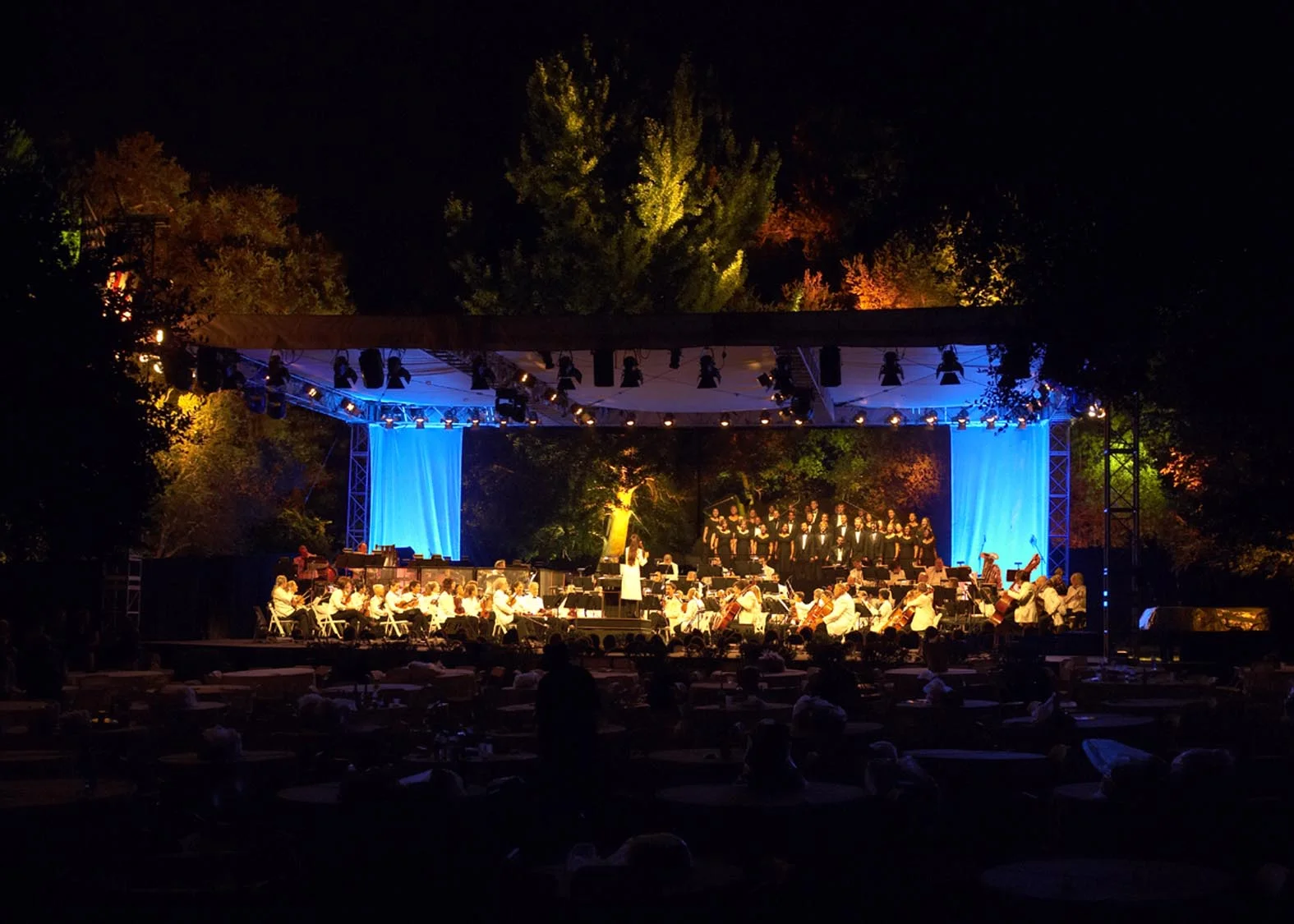 Pasadena Pops Orchestra at Descanso Gardens. Note the revealed chorus behind upstage scrim.