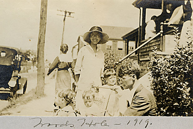 13_WoodsHole_1919_620.jpg