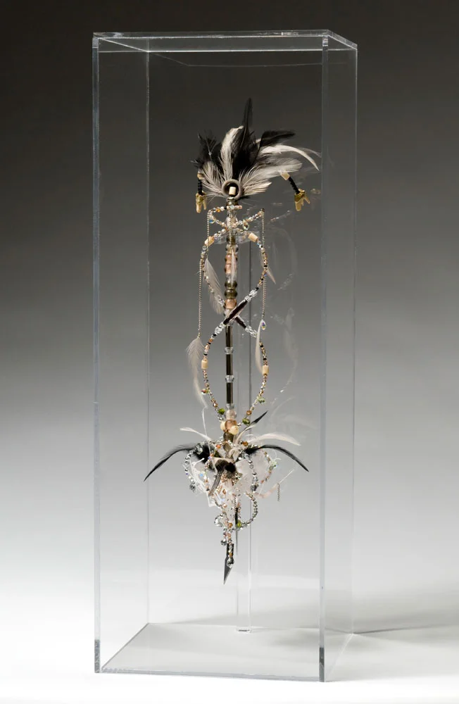 Normal
0
0
1
25
146
Artist
1
1
179
11.1287
0
0
0
Talisman (QRO), 2008 Crystal, glass, wood, silver-plated, ceramic and bone beads, feathers, deer teeth, sewing needles, xacto blades, morse code 17 x 5 x 5 in | 43 x 13 x 13 cm