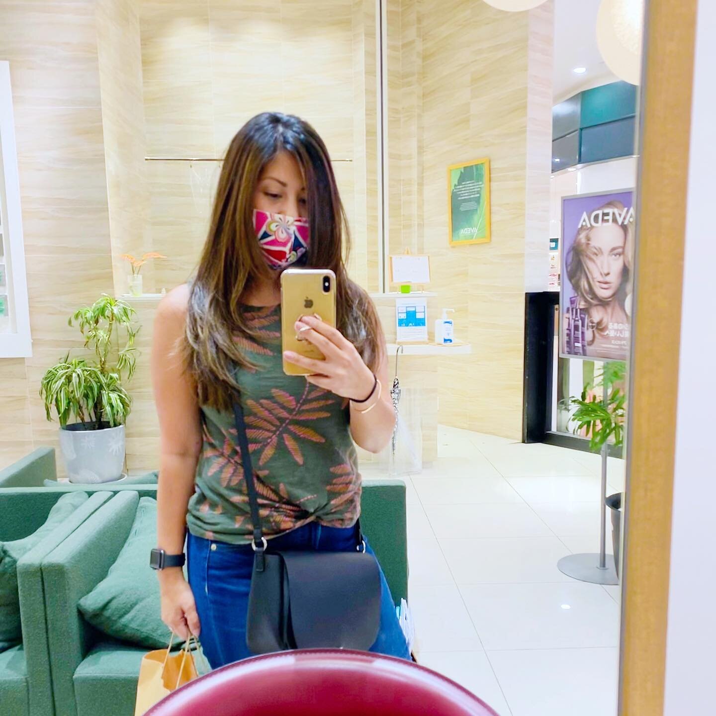 What do you do when you randomly have a free afternoon? #momlife 

I normally wouldn&rsquo;t say to walk into a salon on a whim for a haircut, but didn&rsquo;t want to waste the free time I had, sooo&hellip;. I did it. 🤣

Last time I got a haircut a