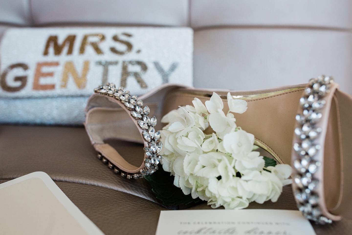 Extra special details are a totally must to make the wedding day, perfectly the couples! 
Photo by: @thegraysphotography 
.
.
.
.
#kcwedding #newlyweds #loveourclients #celebrationsoflove #celebrationsoflovekc #weddingplannerkc #itsallinthedetails #h