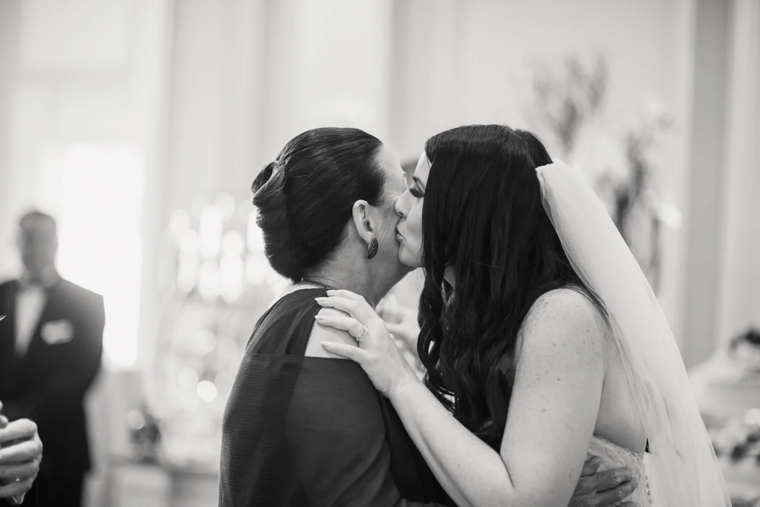 Modern_Classic_Rockleigh_Wedding_028.jpg