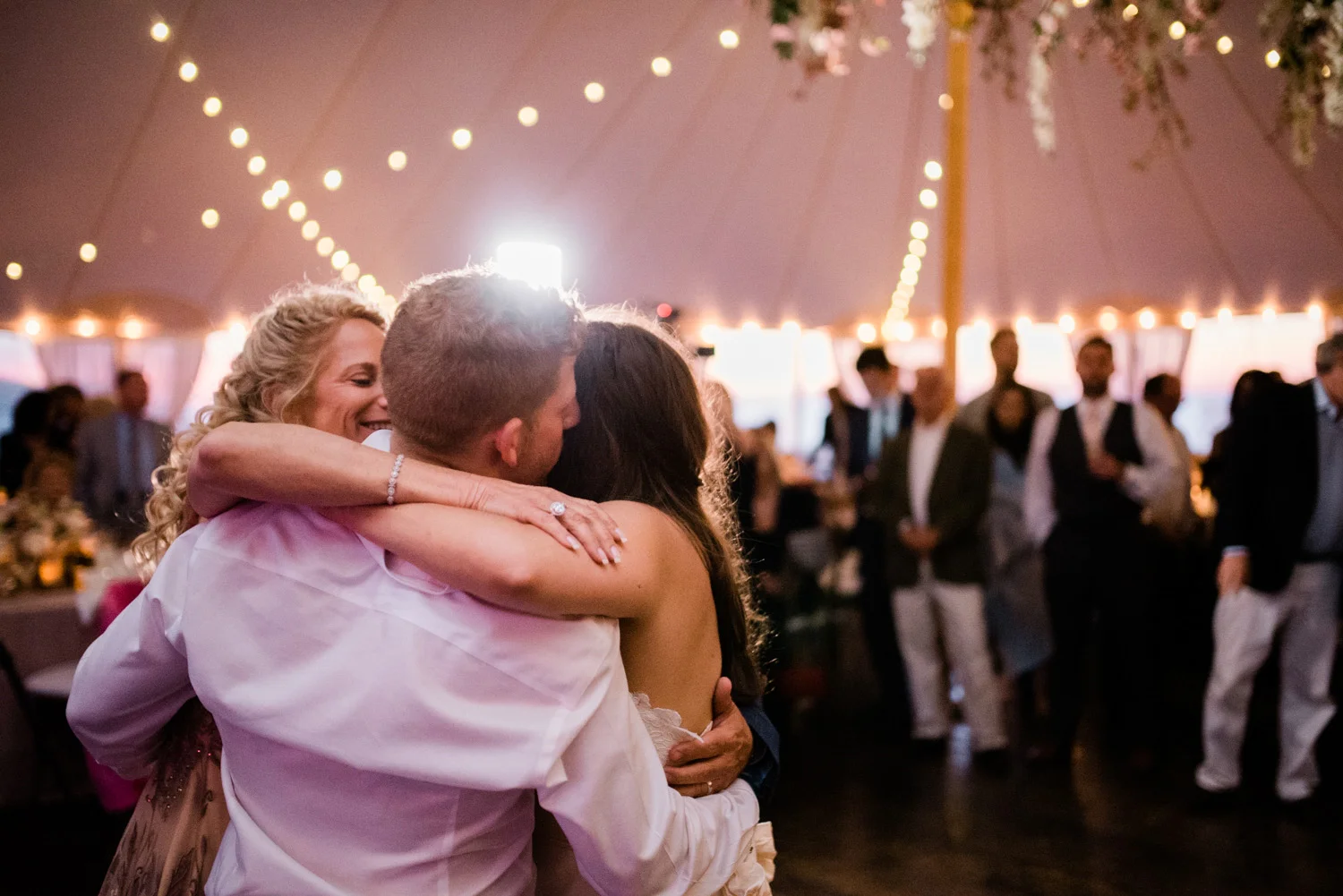 Nantucket_Galley_Beach_Wedding_066.jpg