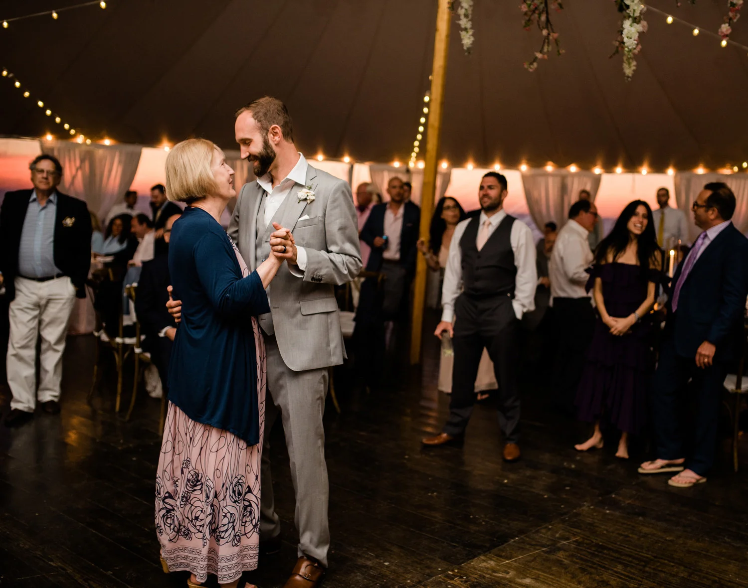 Nantucket_Galley_Beach_Wedding_067.jpg