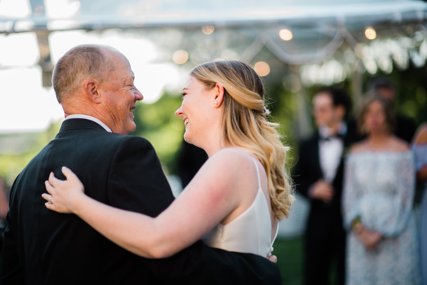 WellfleetBackyardWedding_032.jpg