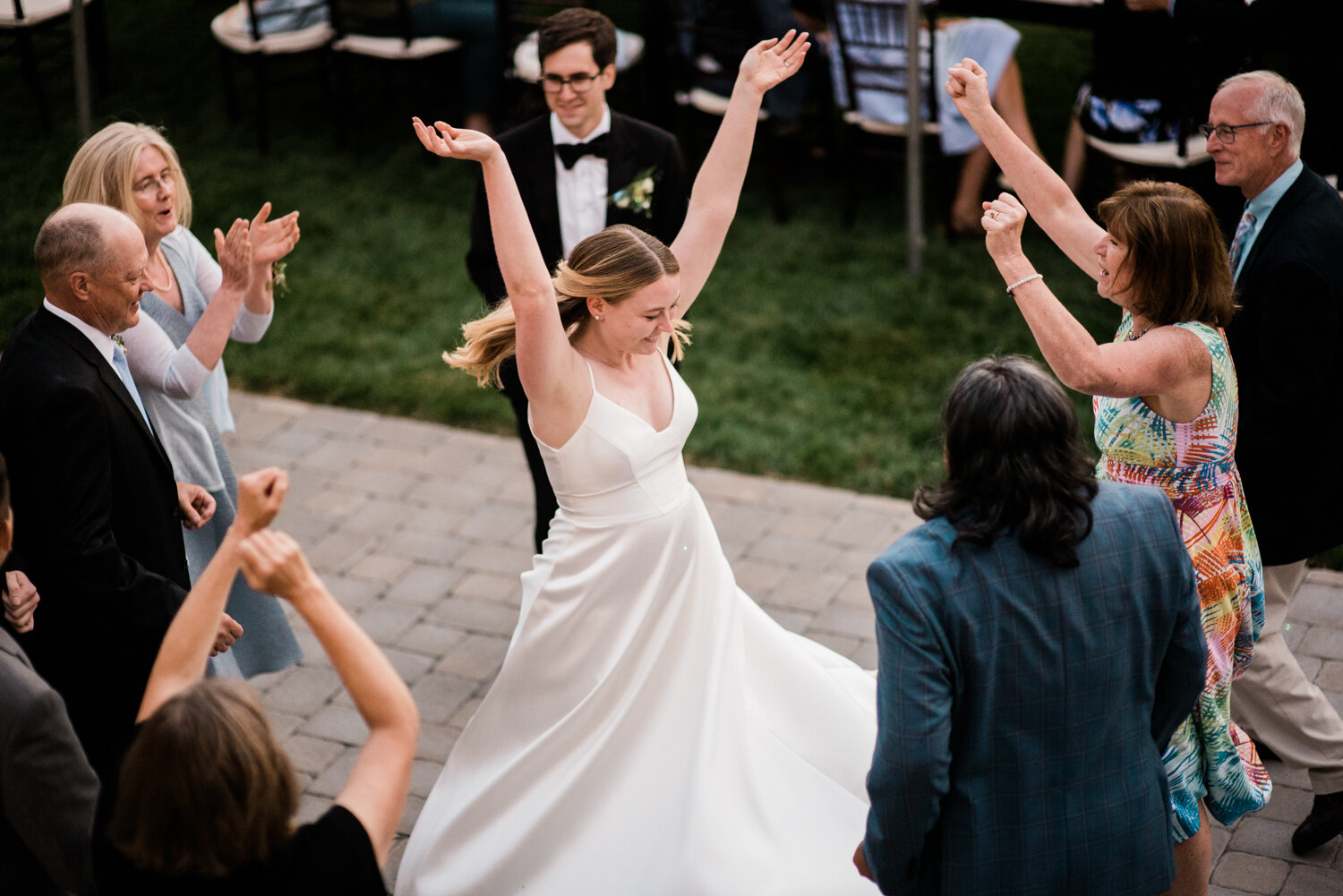 WellfleetBackyardWedding_048.jpg