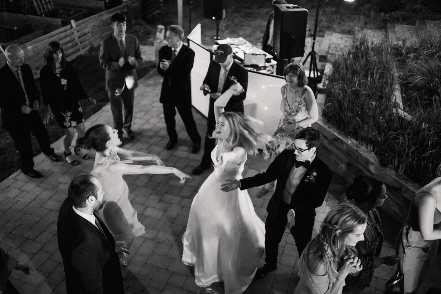 WellfleetBackyardWedding_054.jpg
