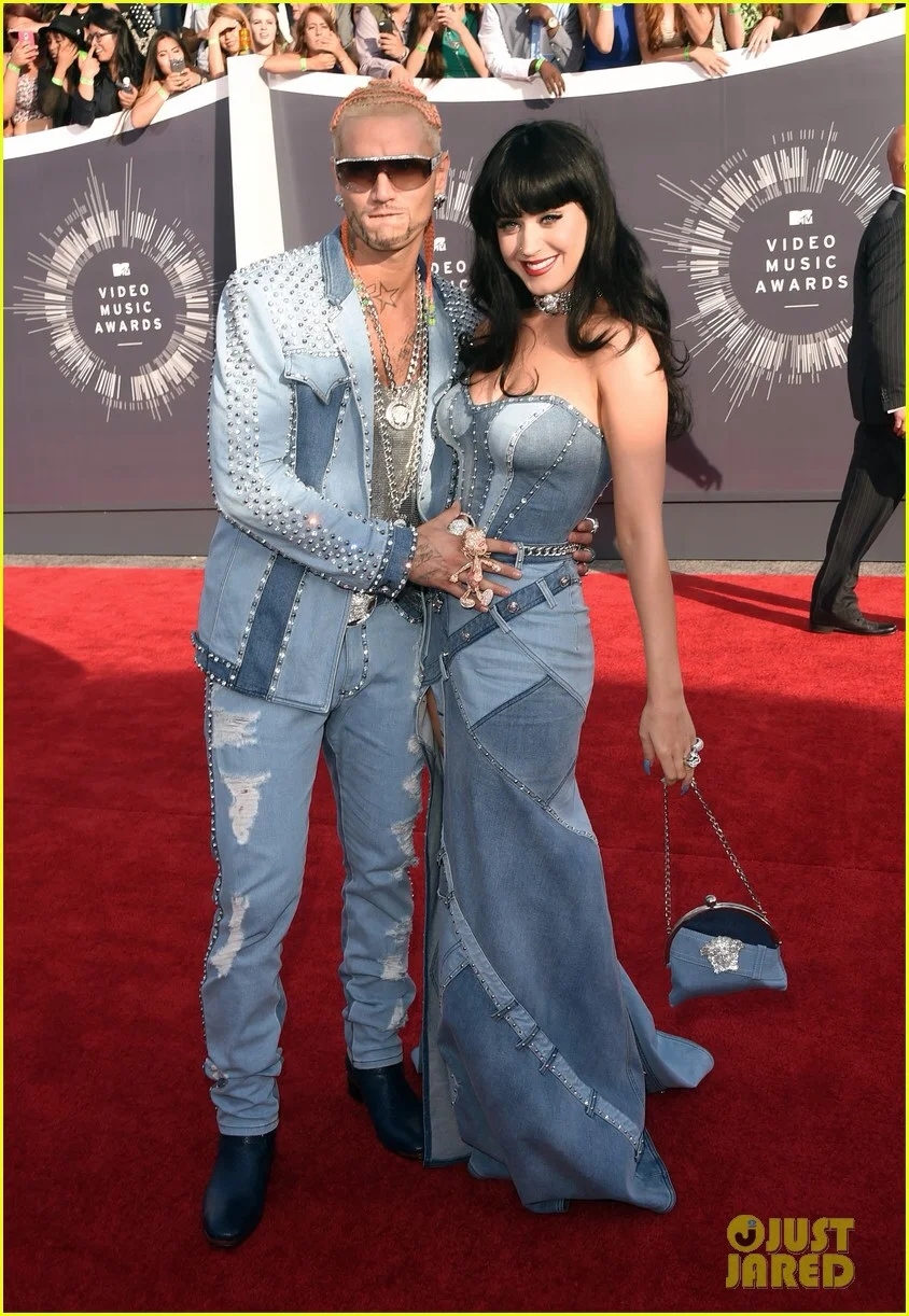 El vestido de jean de Katy Perry en los 2014 VMAs. 