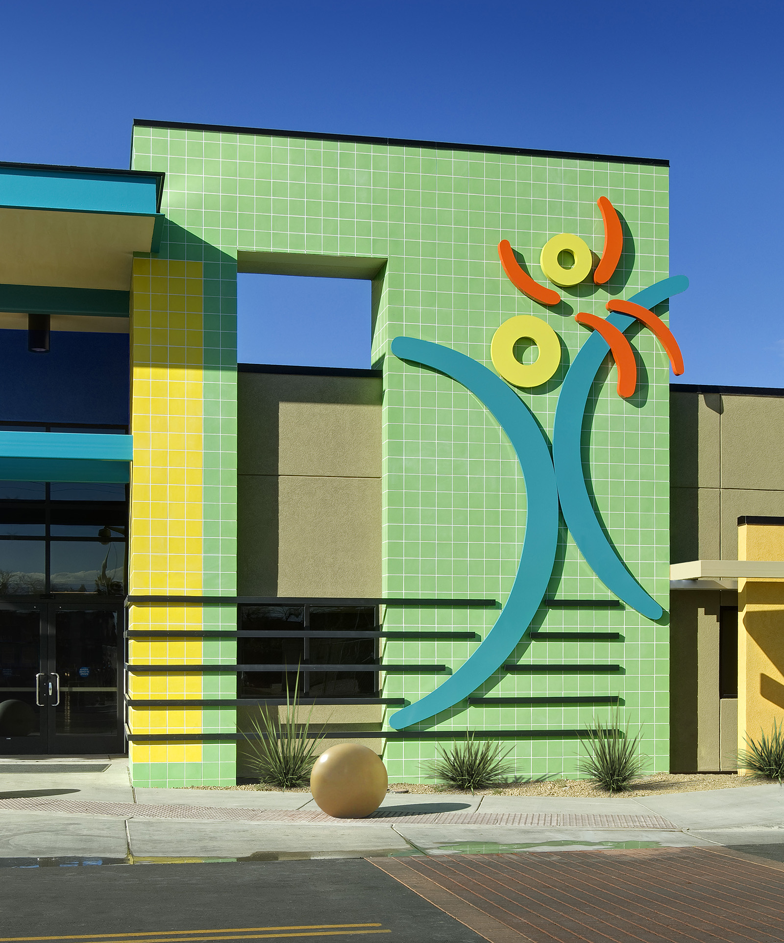 tmc-pediatric-hospital-exterior-detail