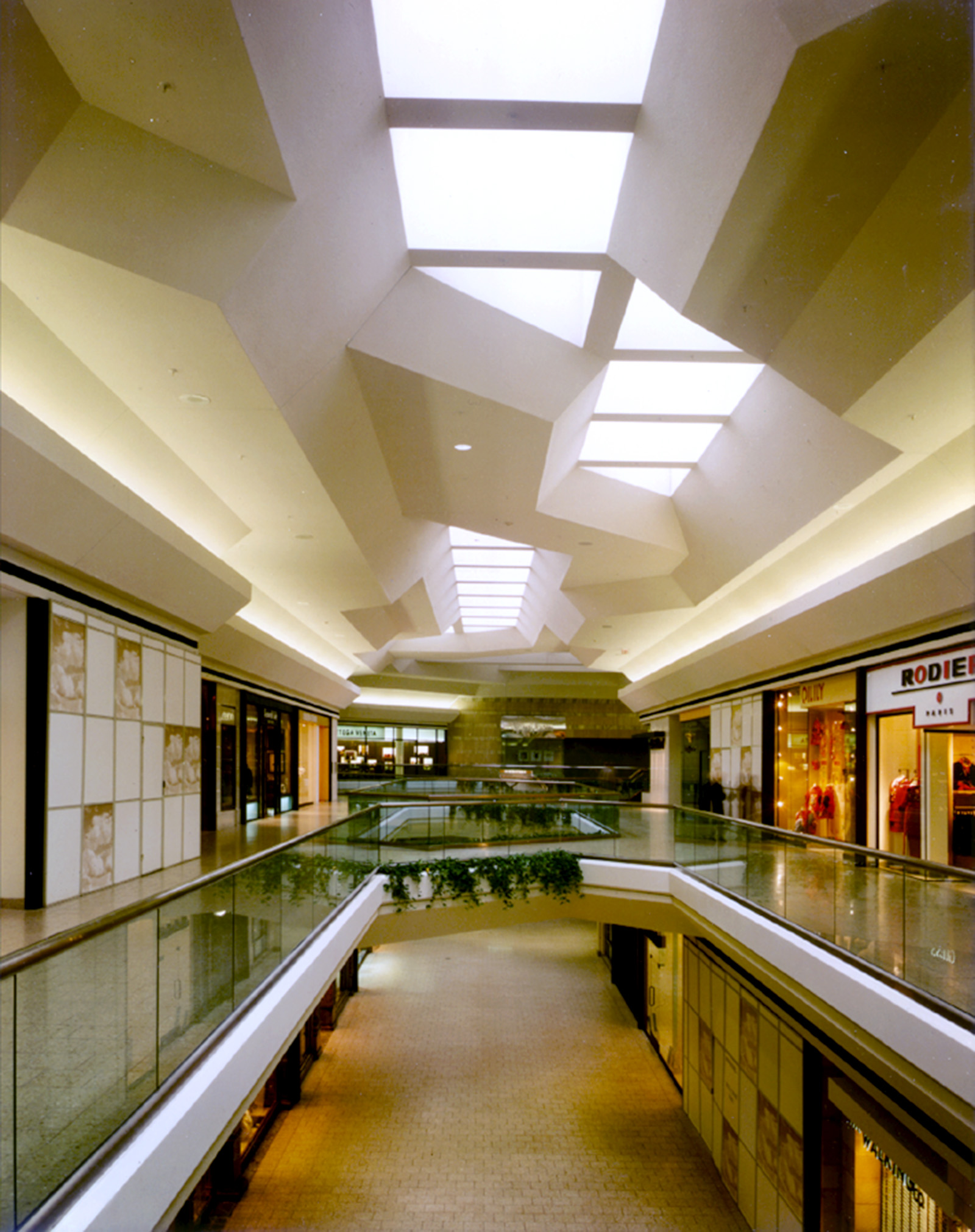 The Mall at Short Hills in New Jersey Editorial Stock Photo