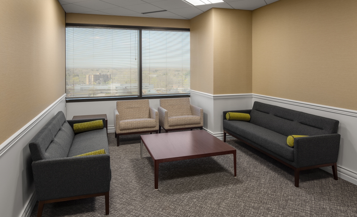 beaumont-executive-suite-seating-area