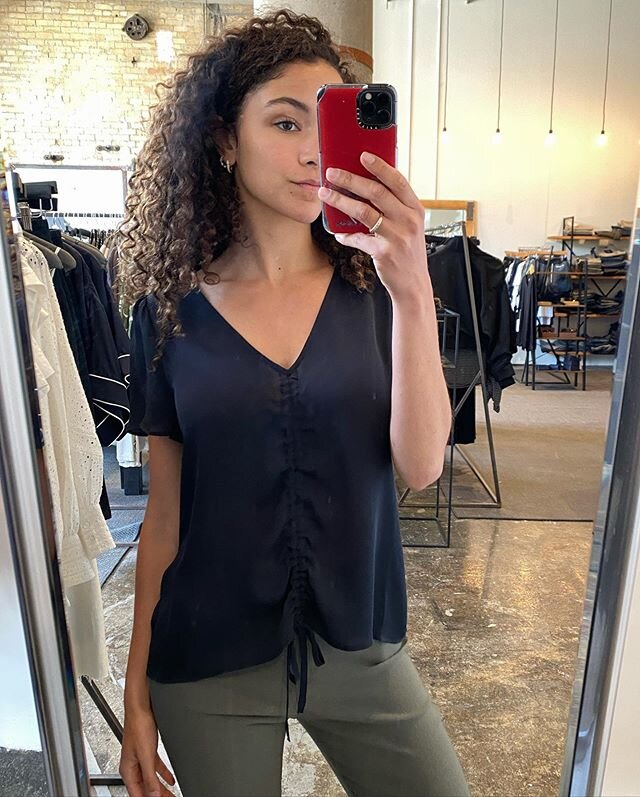Stay cool in these new incredibly lightweight #GoSilk tops! 
@kindred_northloop 
_________________
#dnolostyle #kindred #gosilk #effortlessstyle #summertops #northloop #shopsmall #machinewashable