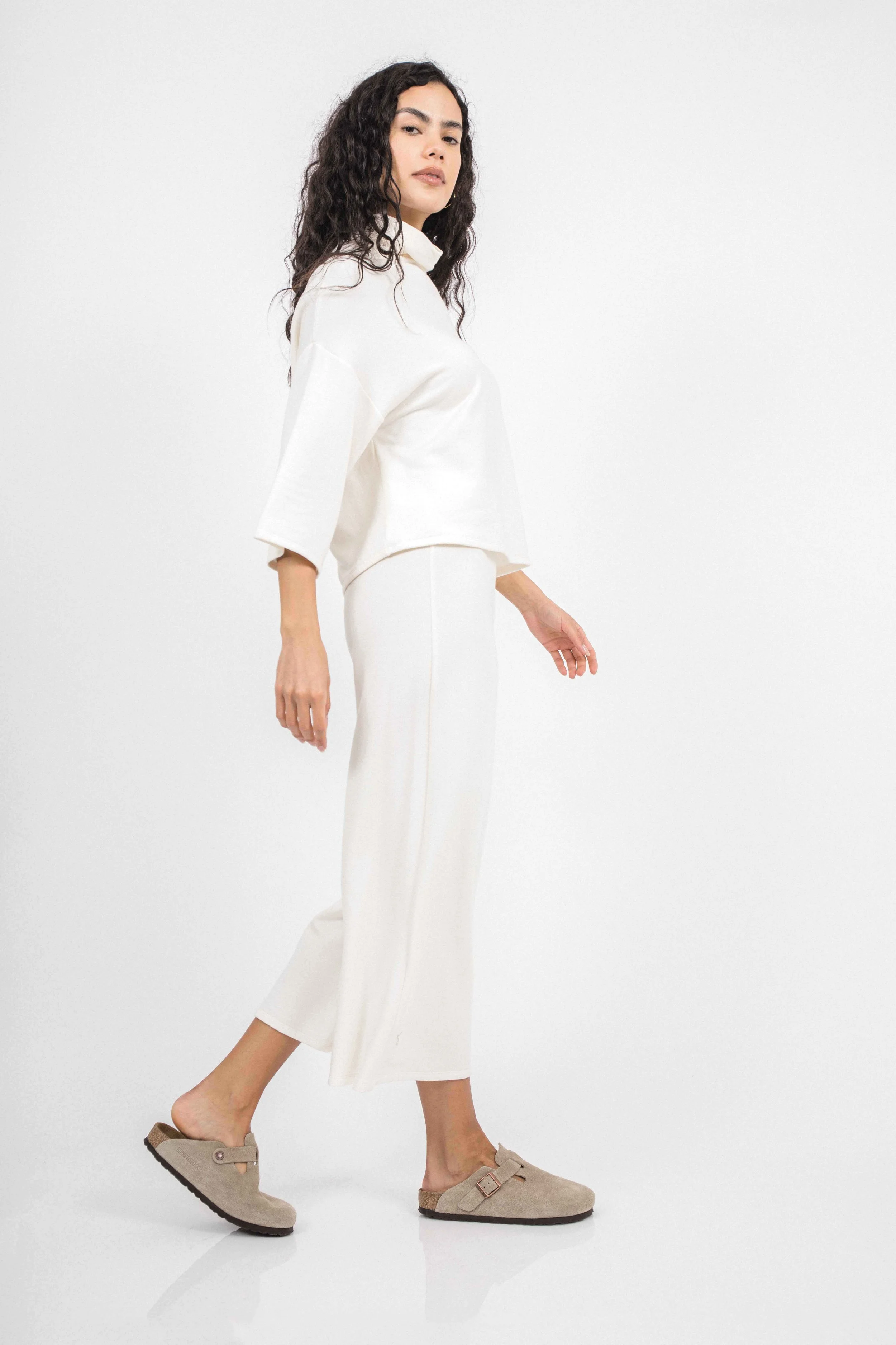 Bucket Sweater Corinne Collection