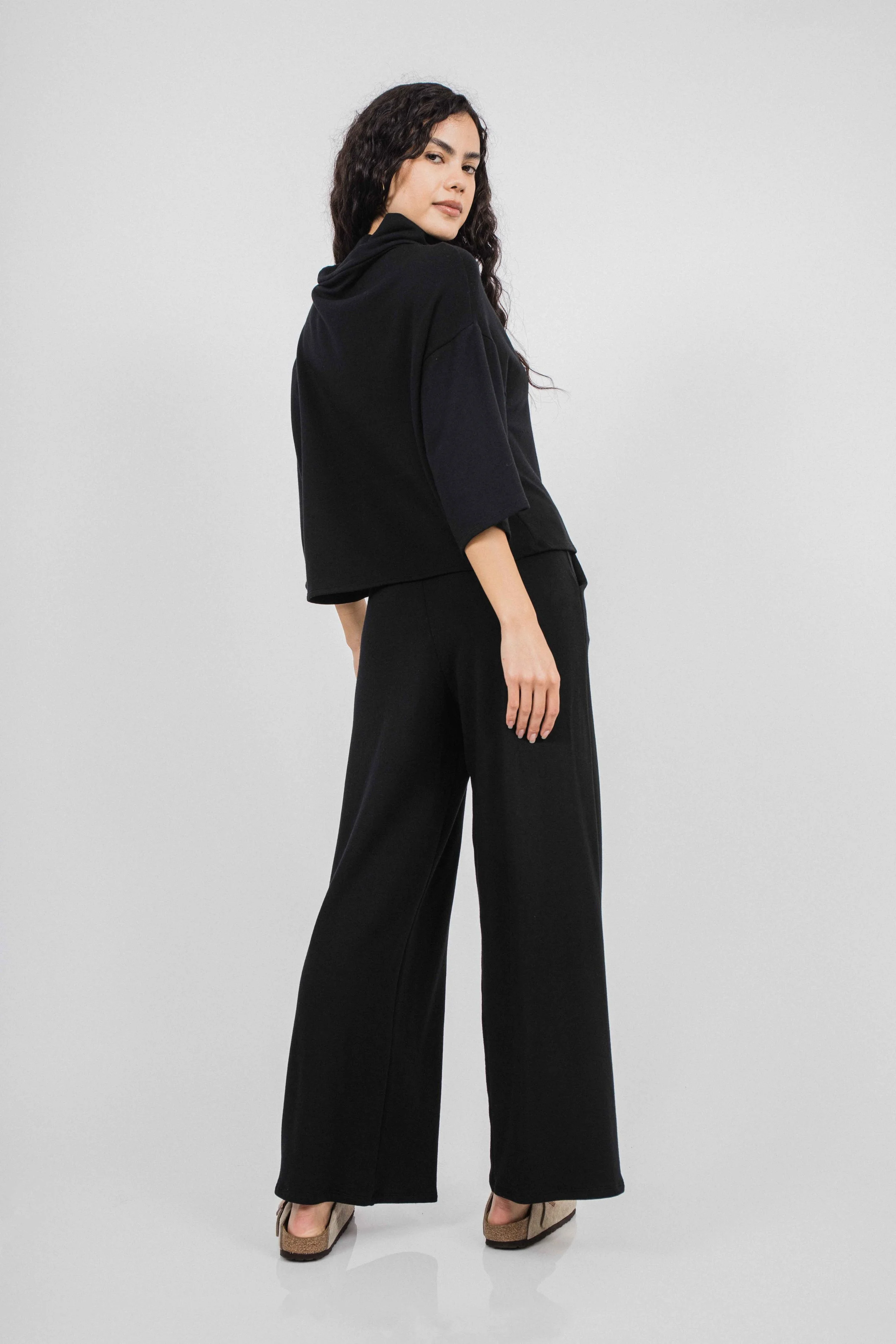 Bucket Sweater Corinne Collection