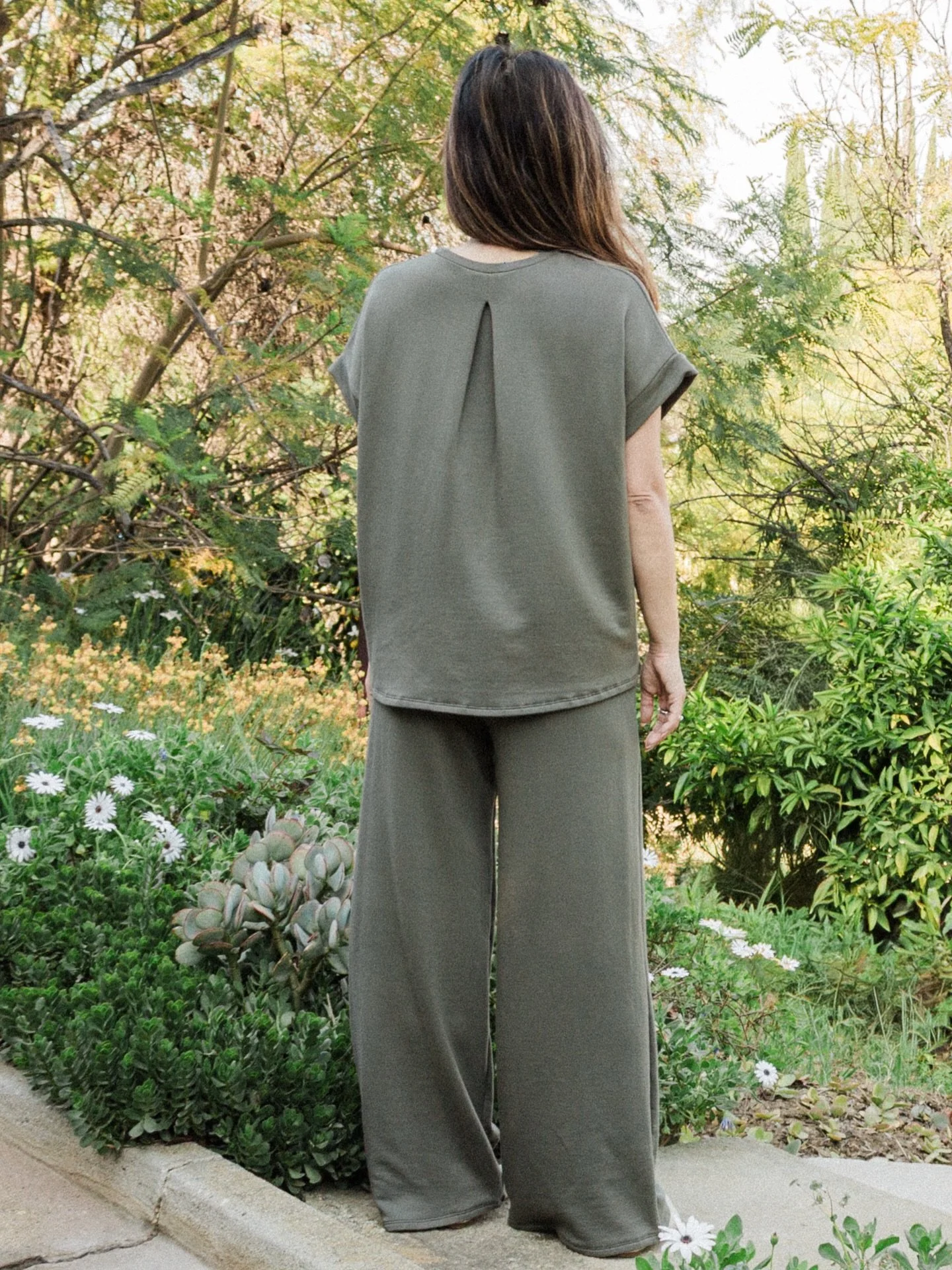 Ella in Olive&mdash;aneasy top with a little something extra. The back pleat adds shape and movement while keeping the feel relaxed. One of those pieces you&rsquo;ll keep reaching for. #corinnecollection