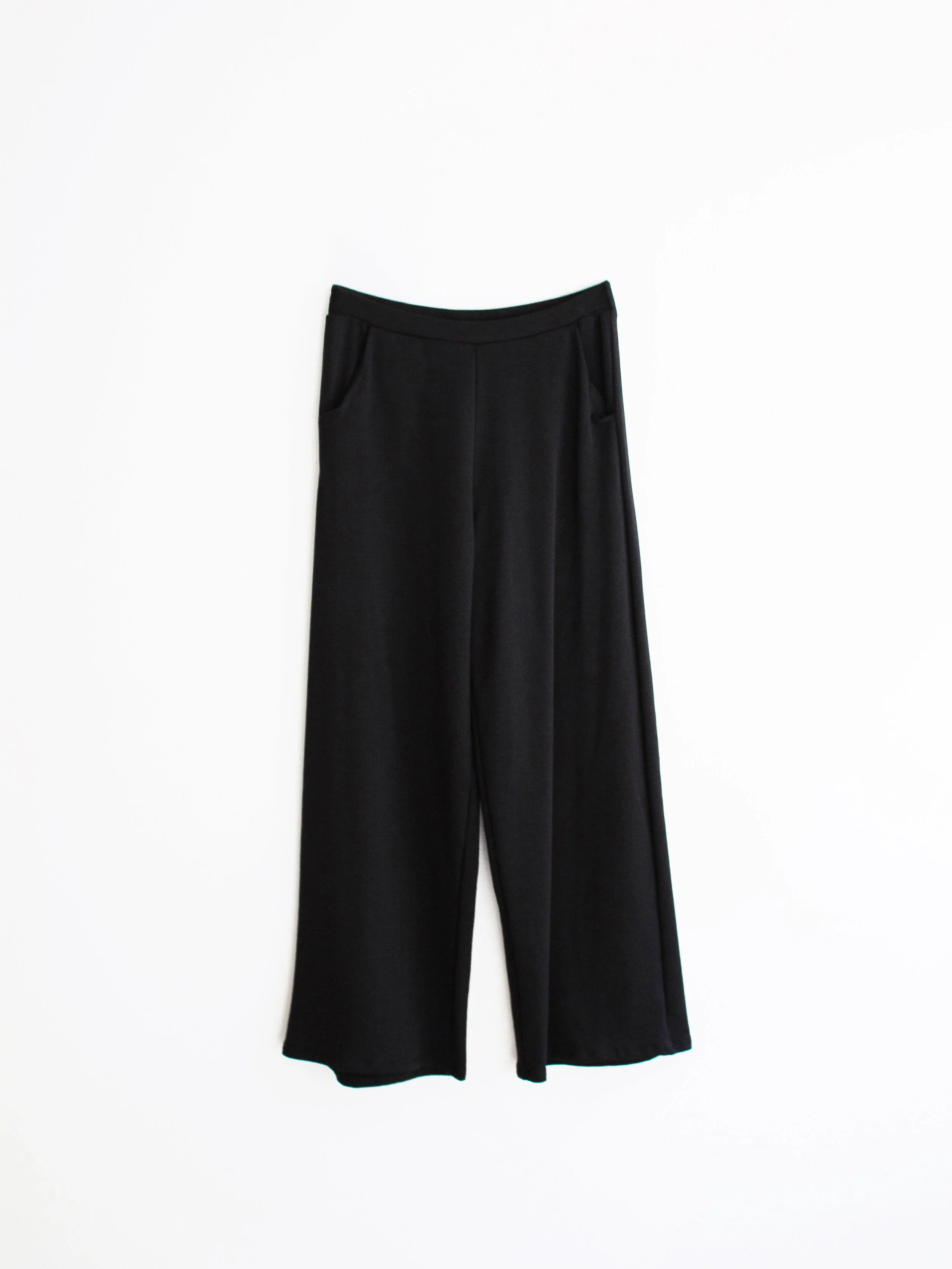 Black pant with pockets.