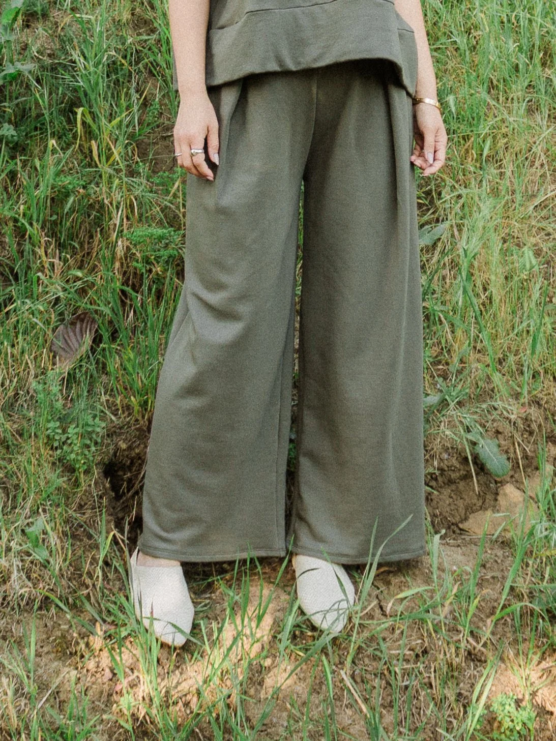 JojoPleatPantCorinneCollectionOlive1.jpg