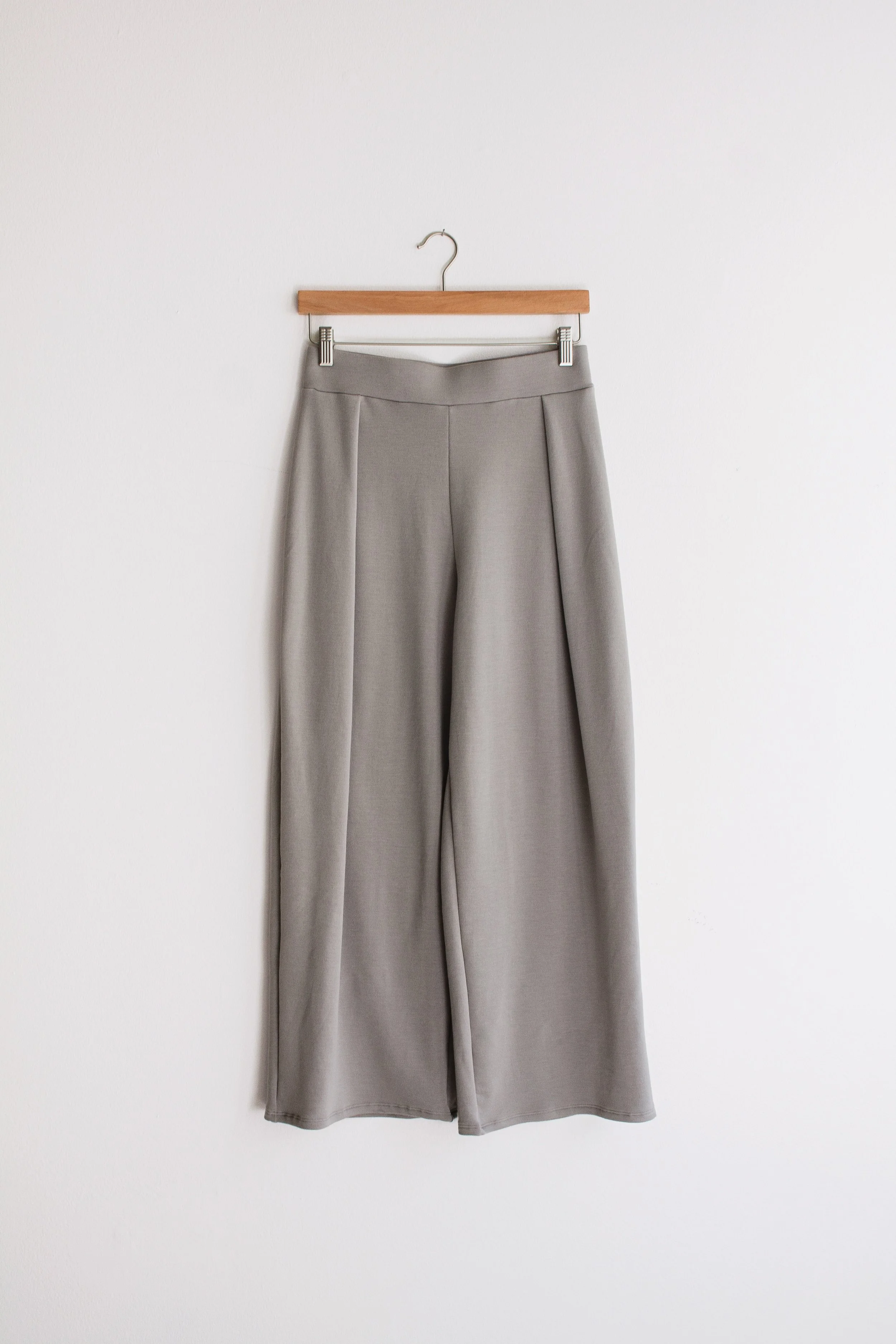 JojoPleatPantCorinneCoreCollectionLightGrey1.jpg