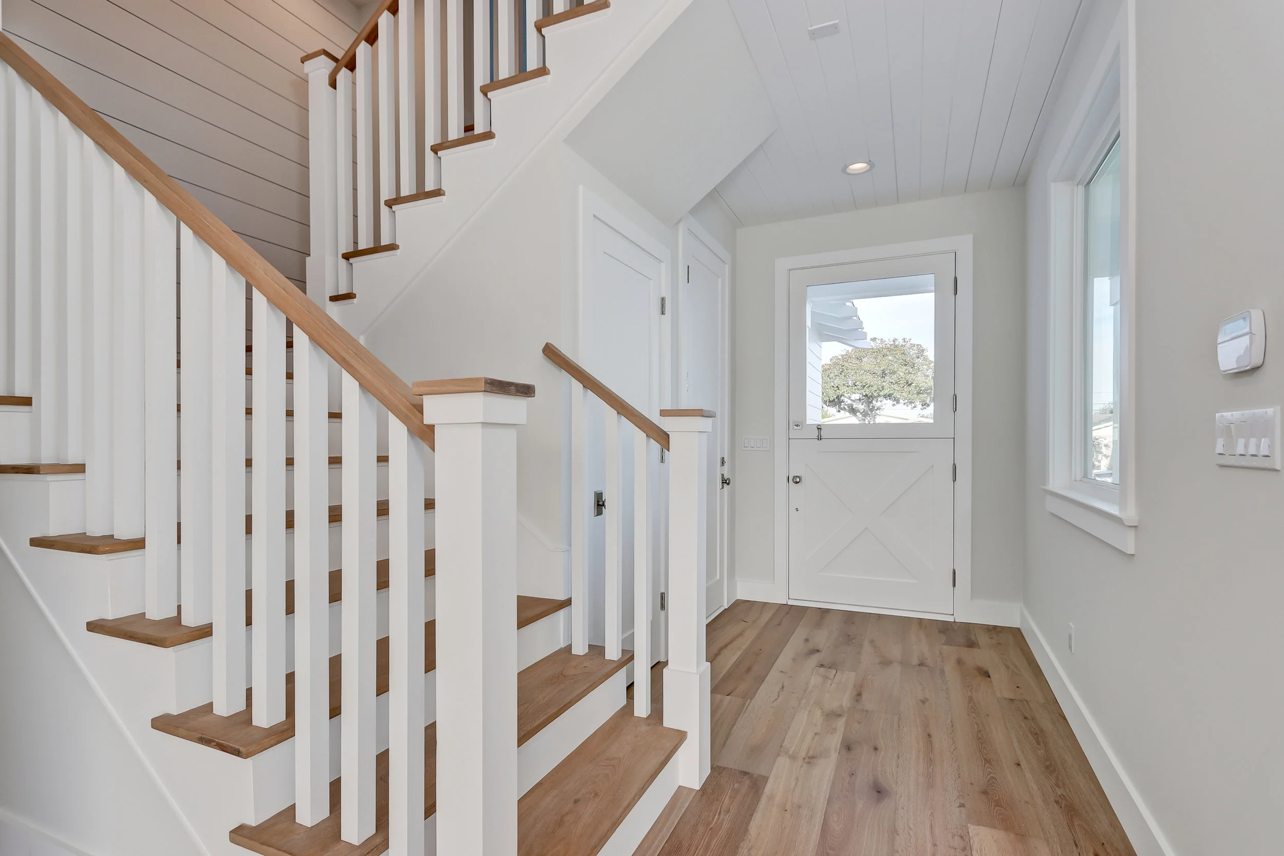 Lane - 1307 Gertruda_Foyer.jpg